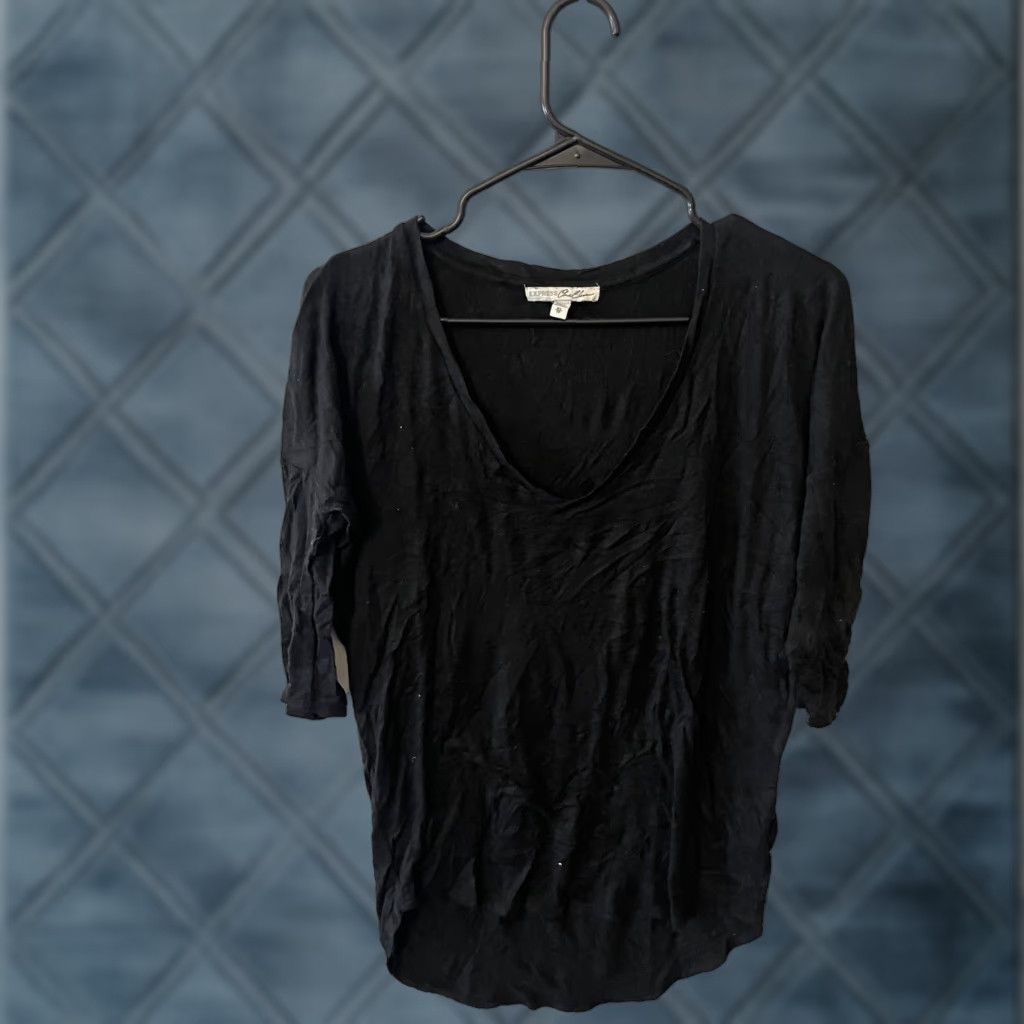 Express Express Womens T-Shirt XS Black Solid V-Neck Short Sleeve Size XS / US 0-2 / IT 36-38 - 1 Thumbnail