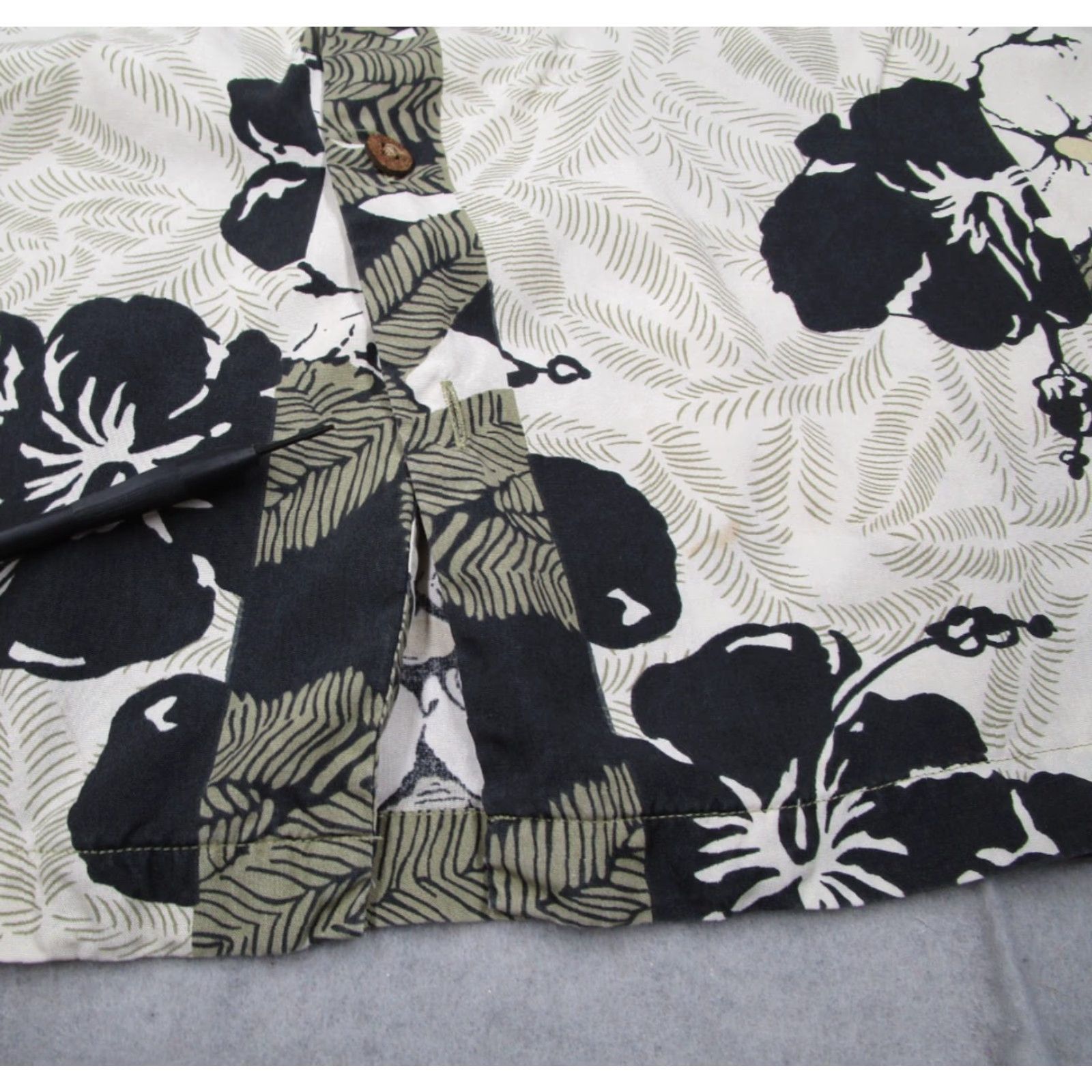 Tommy Bahama VINTAGE Tommy Bahama Shirt XL Green Floral Button Up Short Sleeve Loop Collar Hibiscus 60s Mens Size US XL / EU 56 / 4 - 4 Thumbnail