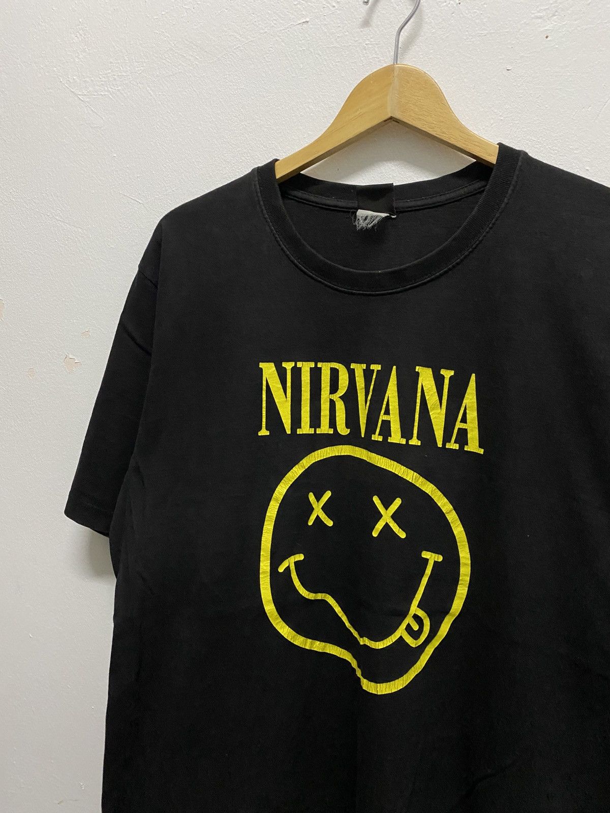 Band Tees Vintage NIRVANA Smiley 2000’s Band Tshirt Size US XL / EU 56 / 4 - 1 Thumbnail