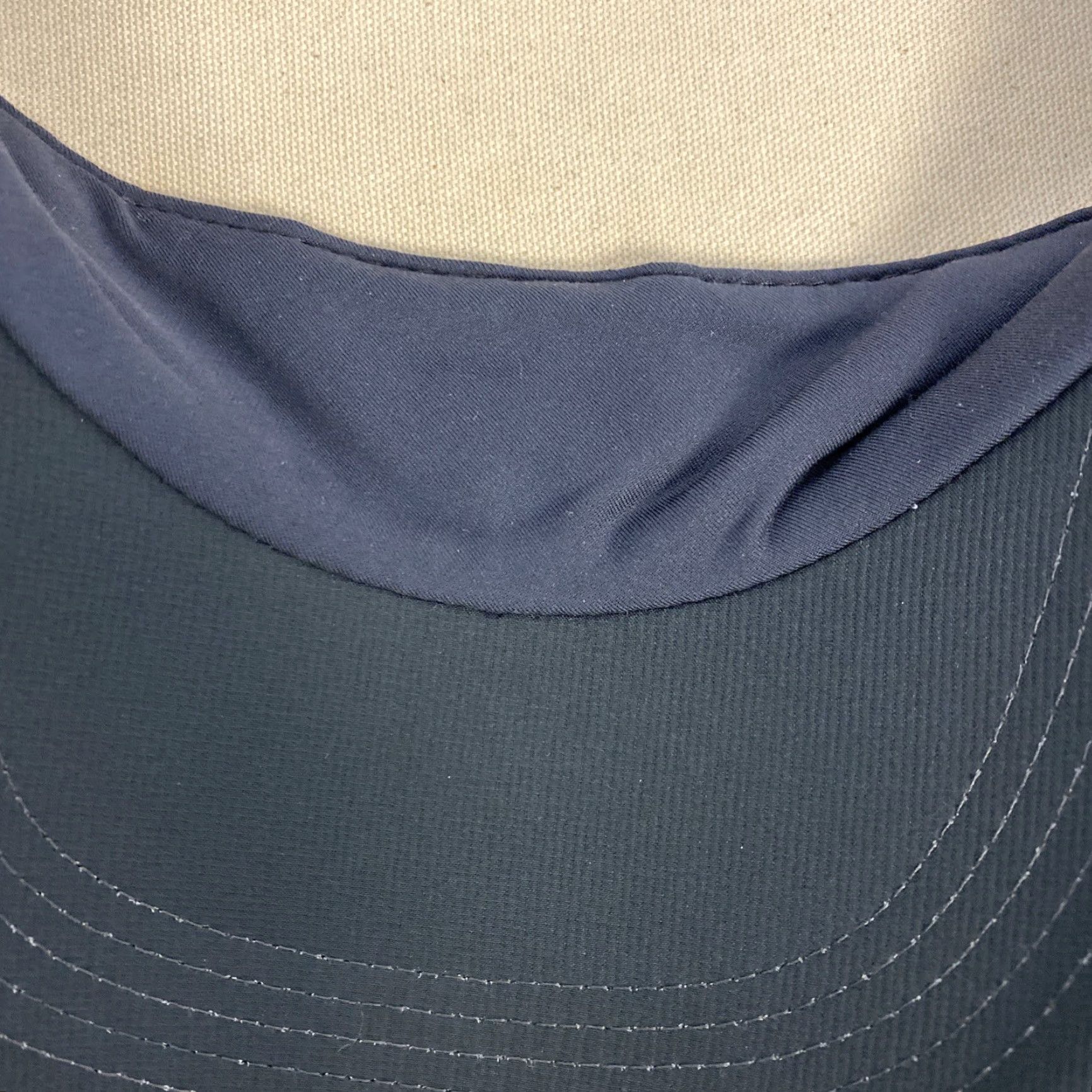 Nike Nike Visor Sun Fit White Swoosh Adjustable Unisex Adults Size White 261 Visor Size ONE SIZE - 6 Thumbnail