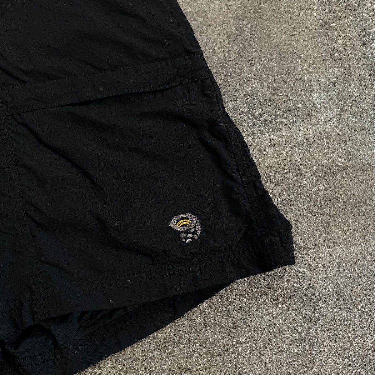 Mountain Hardwear Mountain Hardwear Nylon Black Outdoor Cargo Shorts Size 28" / US 6 / IT 42 - 3 Thumbnail