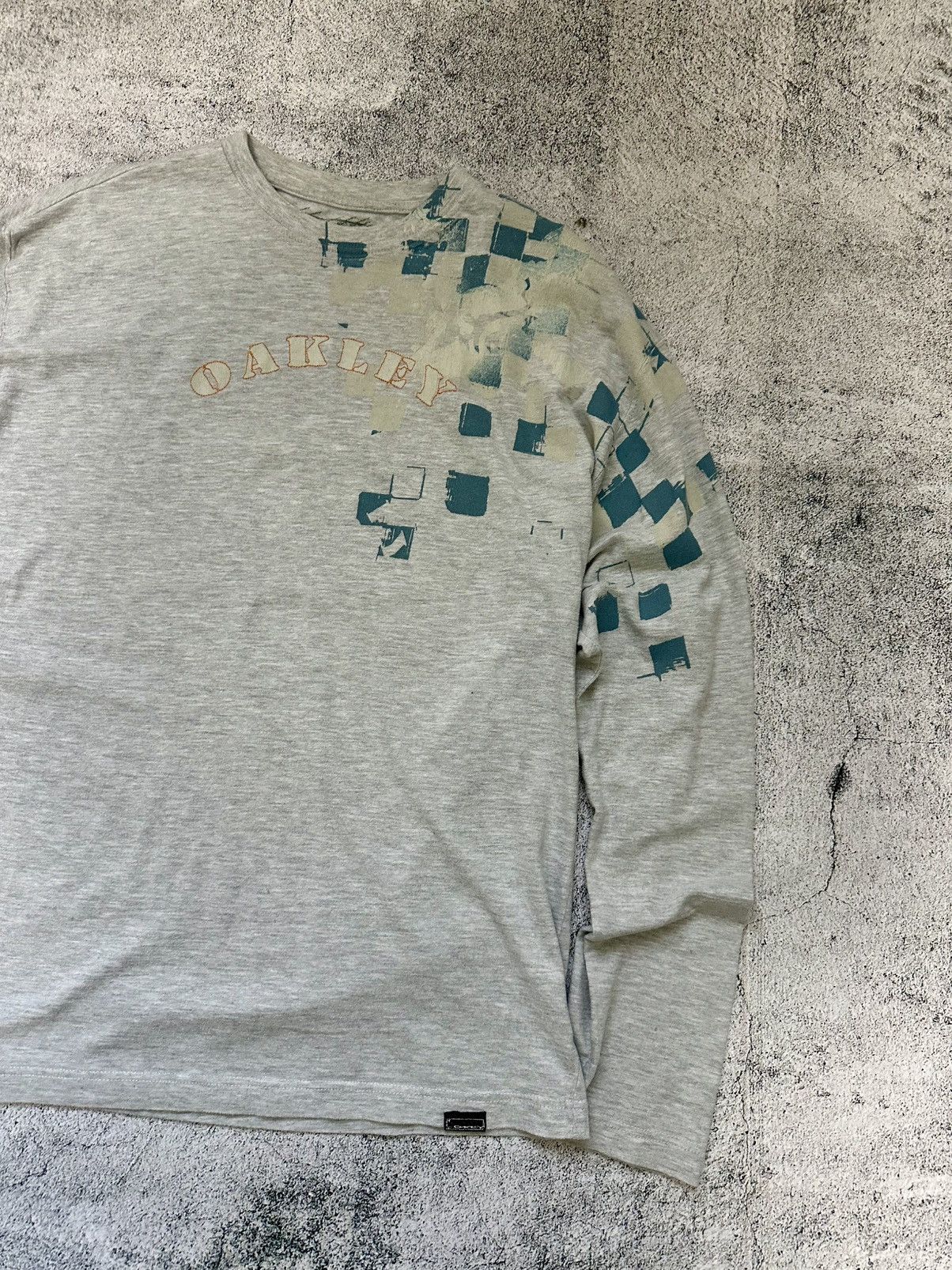 Oakley Vintage Oakley Long Sleeve Centre Logo Size US L / EU 52-54 / 3 - 5 Thumbnail