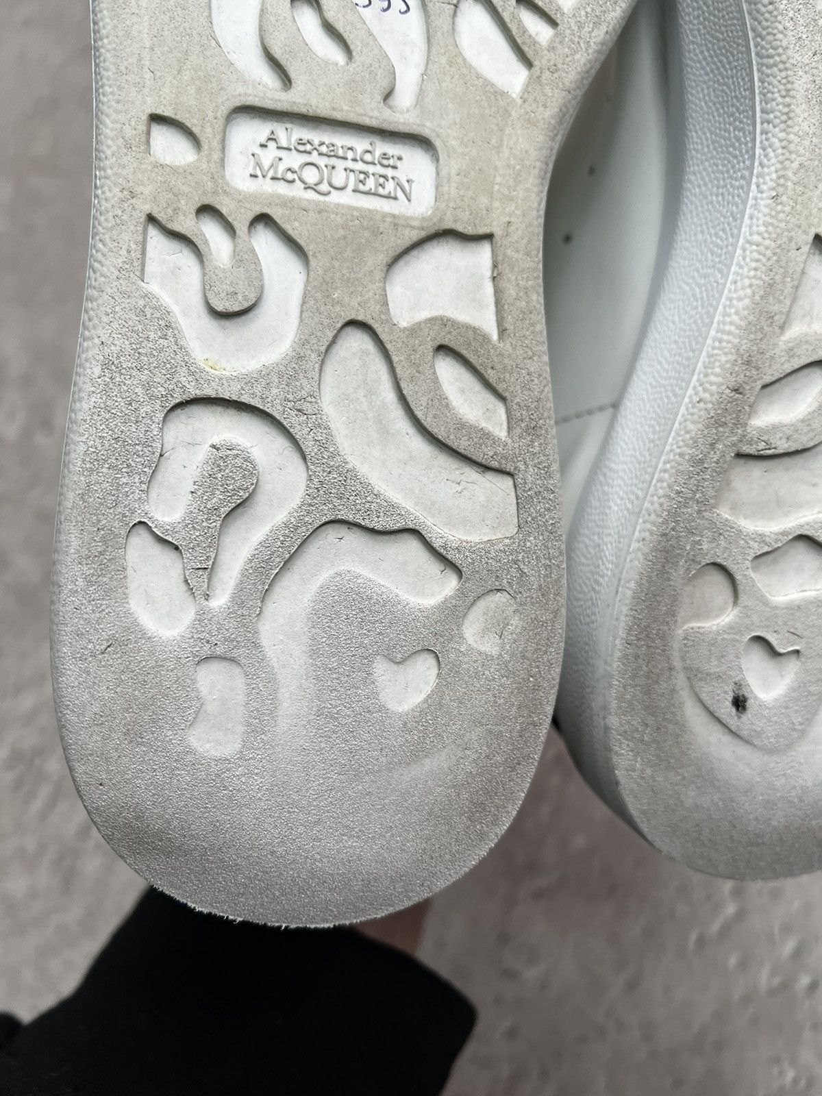 Alexander McQueen Alexander McQueen Oversized Larry Sneaker White Size US 6 / IT 36 - 9 Thumbnail