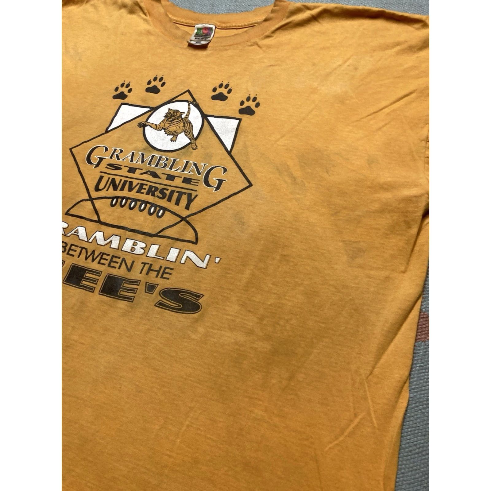 Fruit Of The Loom VINTAGE Grambling State University Tigers T-Shirt Men 3XL Yellow Graphic NCAA College Shirt Size US XXL / EU 58 / 5 - 3 Thumbnail