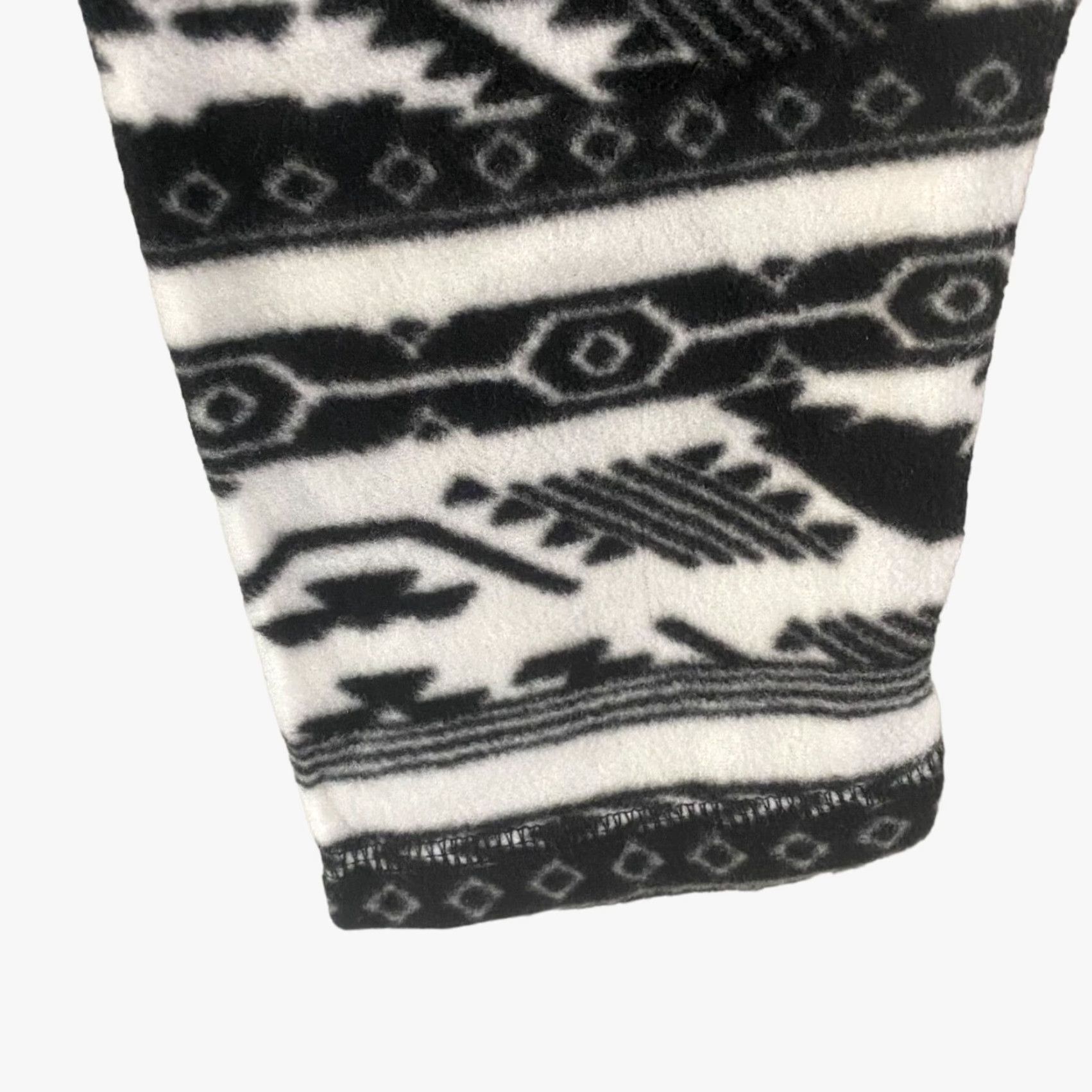 Eddie Bauer VINTAGE Eddie Bauer Ultra Soft Fleece 1/4 Zip Sweater Womens XL Black Aztec Pullover Size XL / US 12-14 / IT 48-50 - 7 Thumbnail