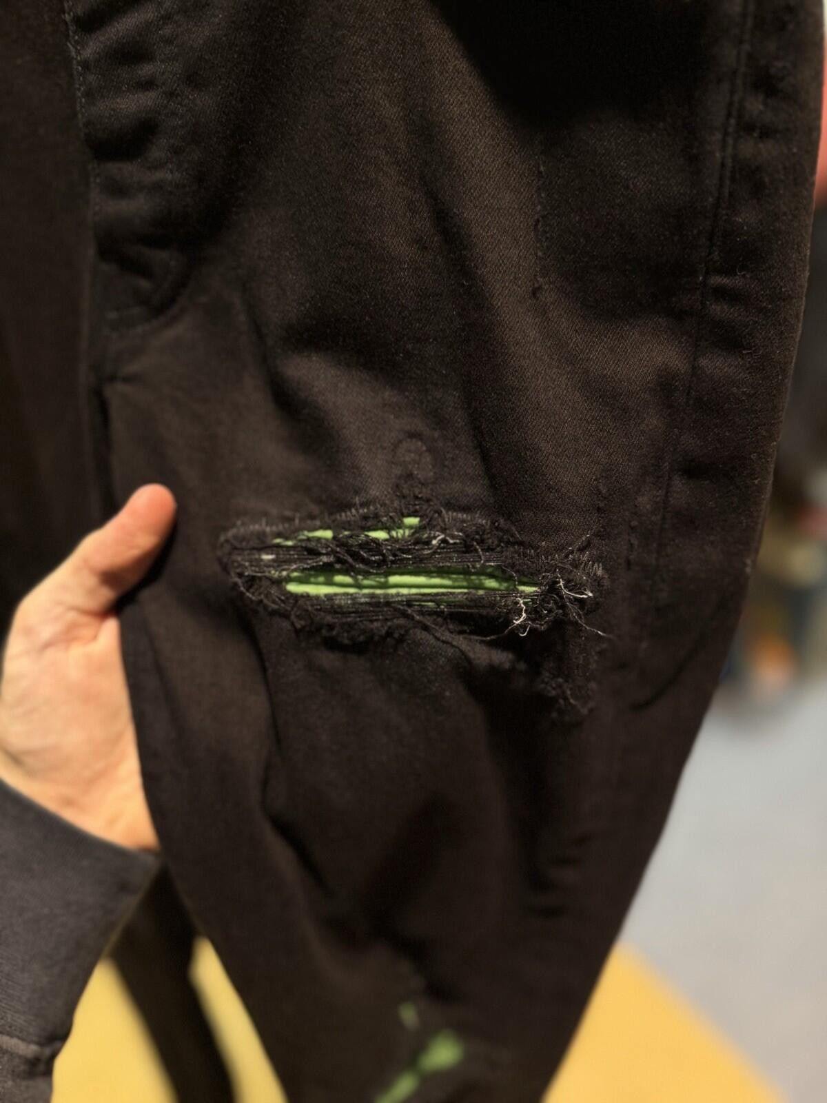 Amiri Size 30 - Amiri Black MX1 Green Patch Jeans 100% Authentic Size US 30 / EU 46 - 9 Thumbnail