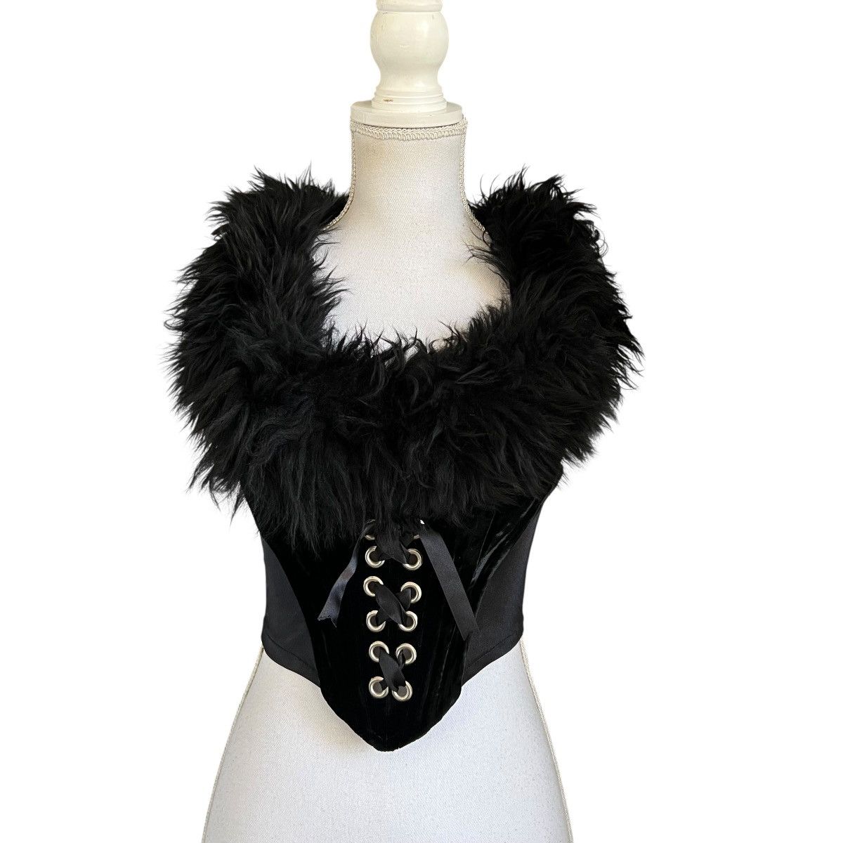 Other Vintage Catwalk Collection England Faux Fur Lace Up Corset Size XS / US 0-2 / IT 36-38 - 1 Thumbnail