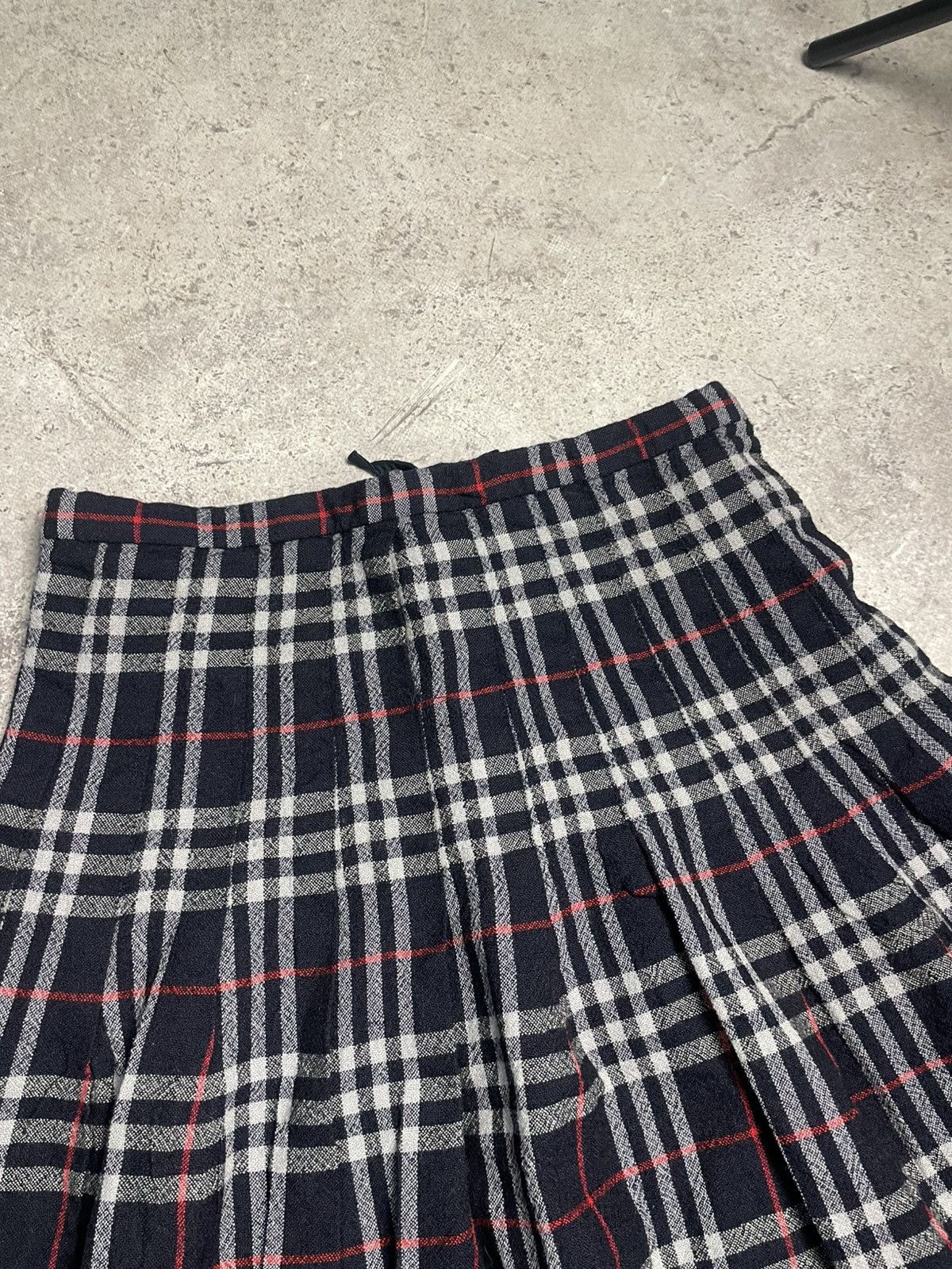 Burberry Vintage 90s Burberry’s Nova Check Wool Skirt Size 34" / US 12 / IT 48 - 4 Thumbnail