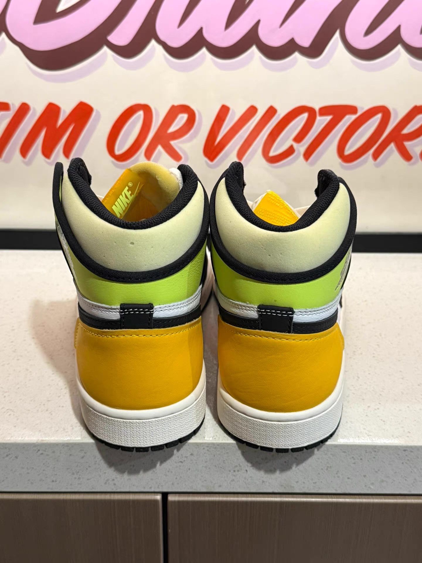 Nike Jordan Air Jordan 1 High OG Retro "Volt Gold" Ｑ20 Size US 8.5 / EU 41-42 - 3 Thumbnail