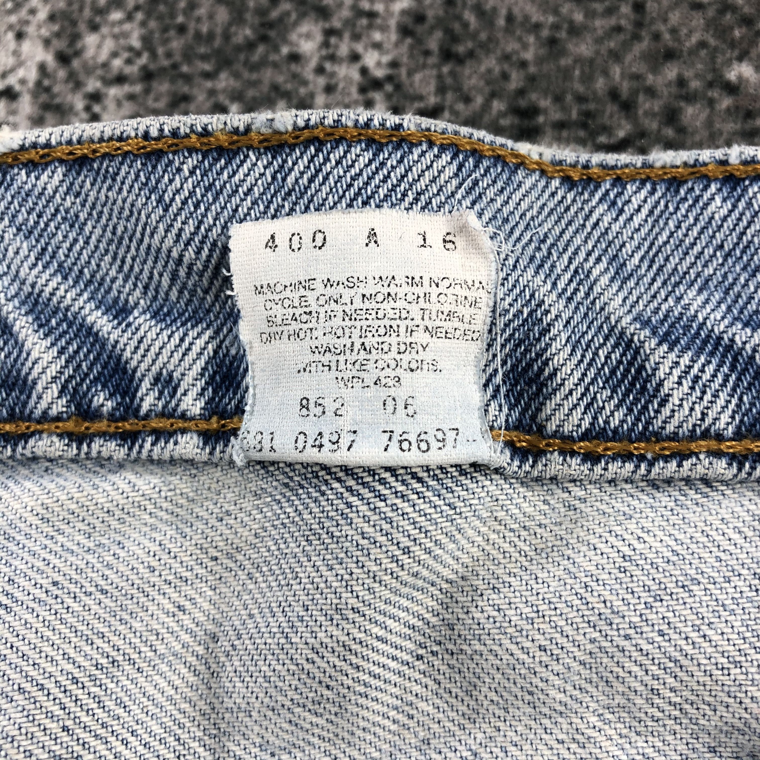 Levi's Vintage 90s Levi's 950 Jeans Medium Wash Denim KJ990 Size US 29 - 13 Thumbnail
