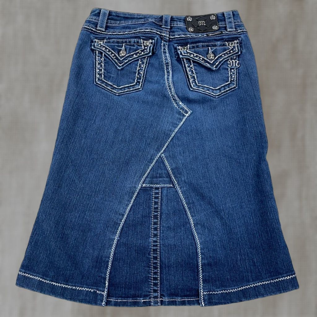 Miss Me Miss Me Denim Skirt Women Size 27 A-Line Midi Blue Casual Flap Pockets Size 27" / US 4 / IT 40 - 1 Thumbnail