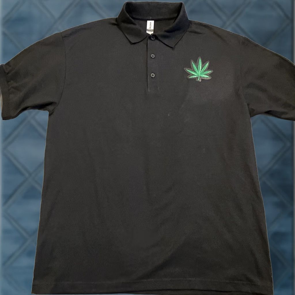 Gildan NWOT CUSTOM Gildan POT LEAF Marijuana Leaf Black Golf Polo Large Men Polo Shirt Short Sleeve Collared Regular Golf Theme Leaf 90s? Size US L / EU 52-54 / 3 - 1 Thumbnail