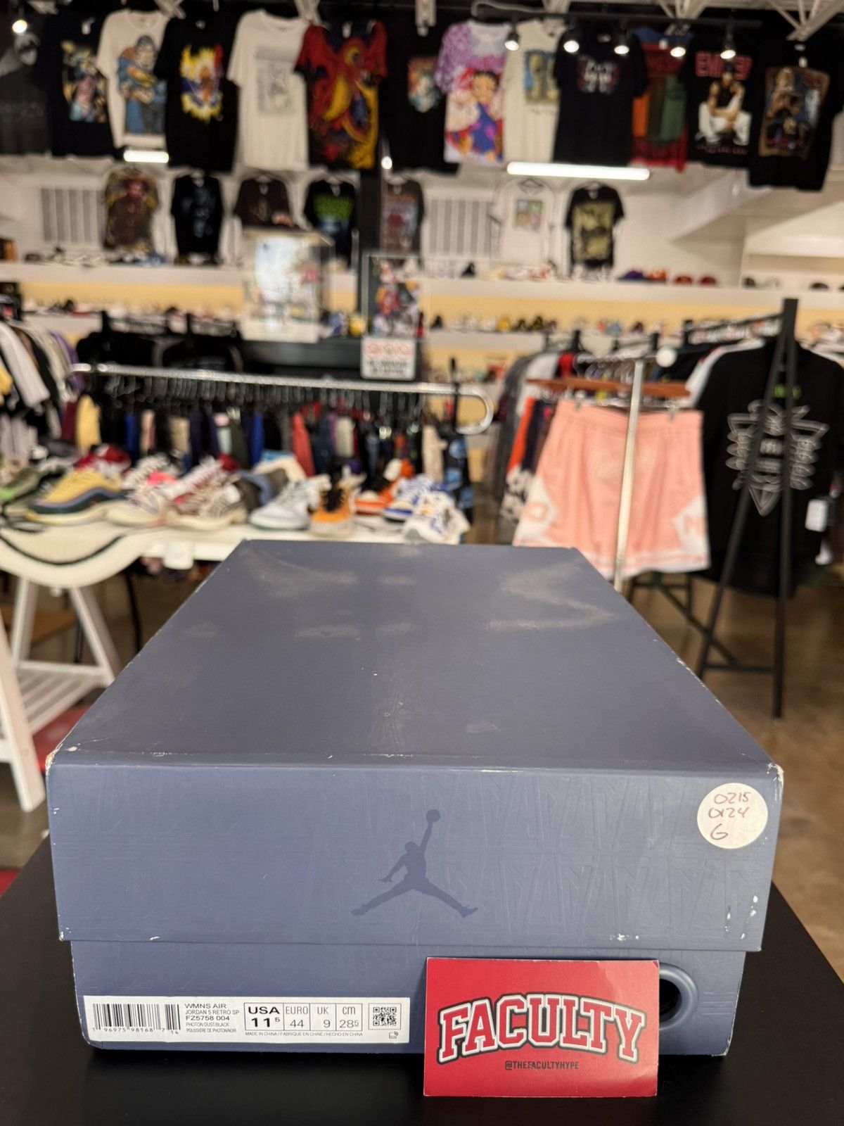 A Ma Maniere × Jordan Brand Air Jordan 5 Retro A Ma Maniére Dawn Size. 11.5W/10M (2023) Size US 10 / EU 43 - 12 Thumbnail