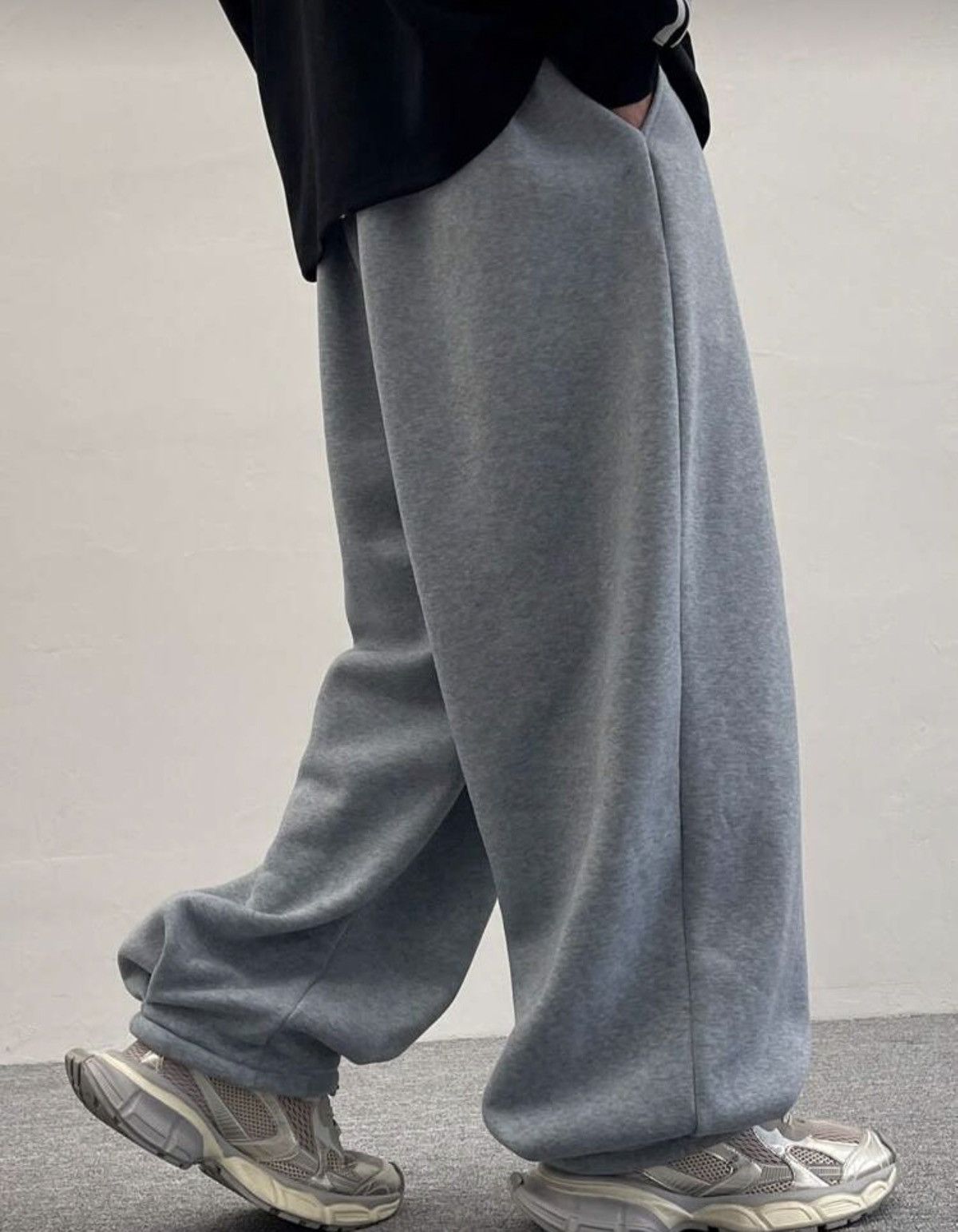Japanese Brand Wide-Leg Baggy Sweatpants Size US 33 - 4 Thumbnail