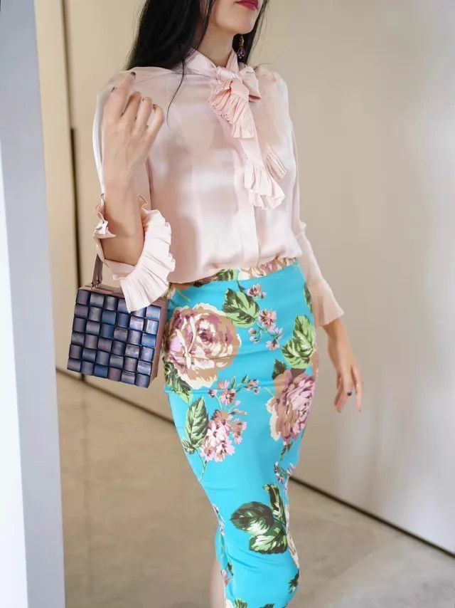Dolce & Gabbana D&G Blue Floral Midi Skirt IT38 S Vintage Size 26" / US 2 / IT 38 - 2 Thumbnail