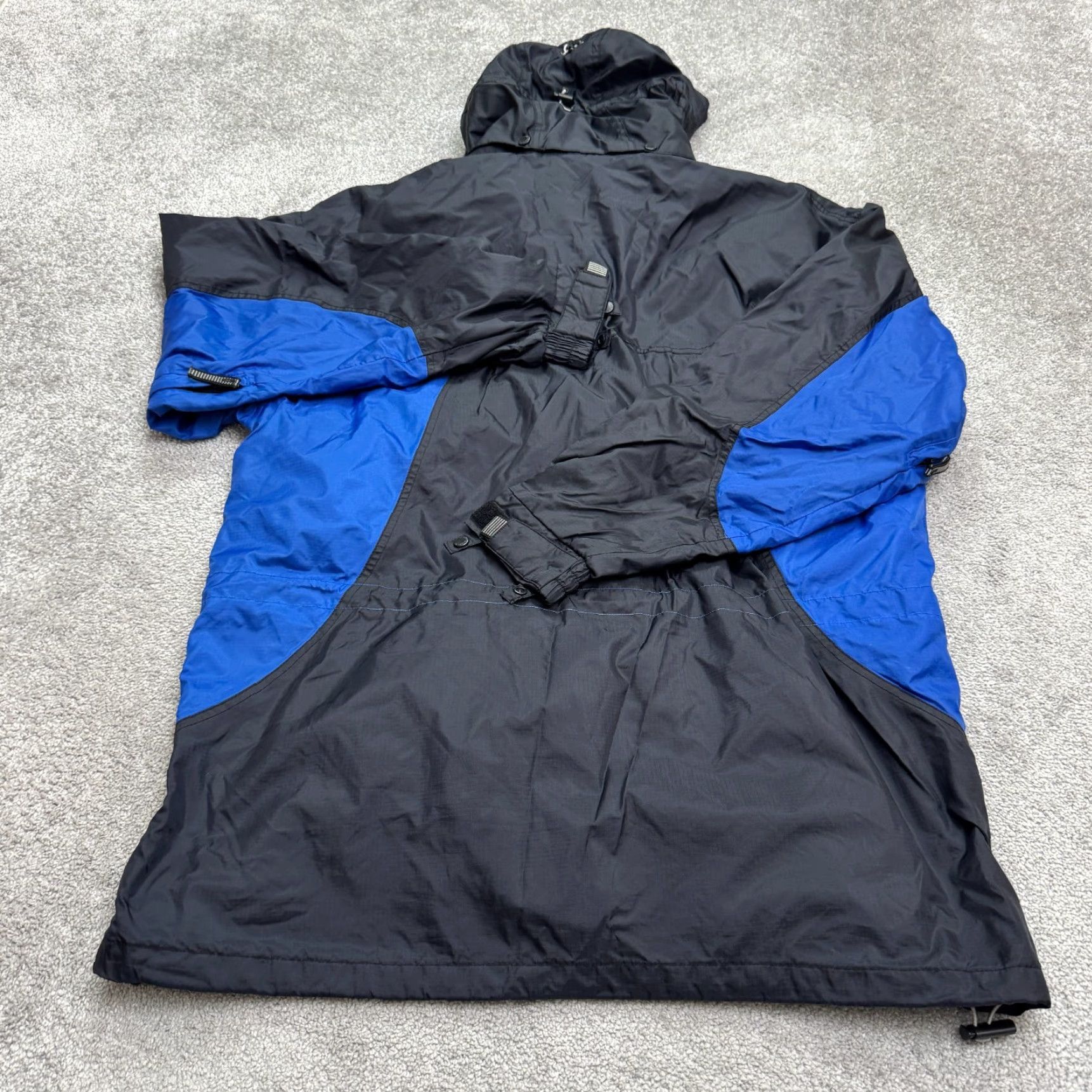 Etro VINTAGE Stearns Windbreaker Jacket Hoodie 2XL Blue Black Mens Regular Size Adult Outer Shell Nylon Full Zip Pockets 90s Retro Outdoor Touring Size US XXL / EU 58 / 5 - 2 Thumbnail