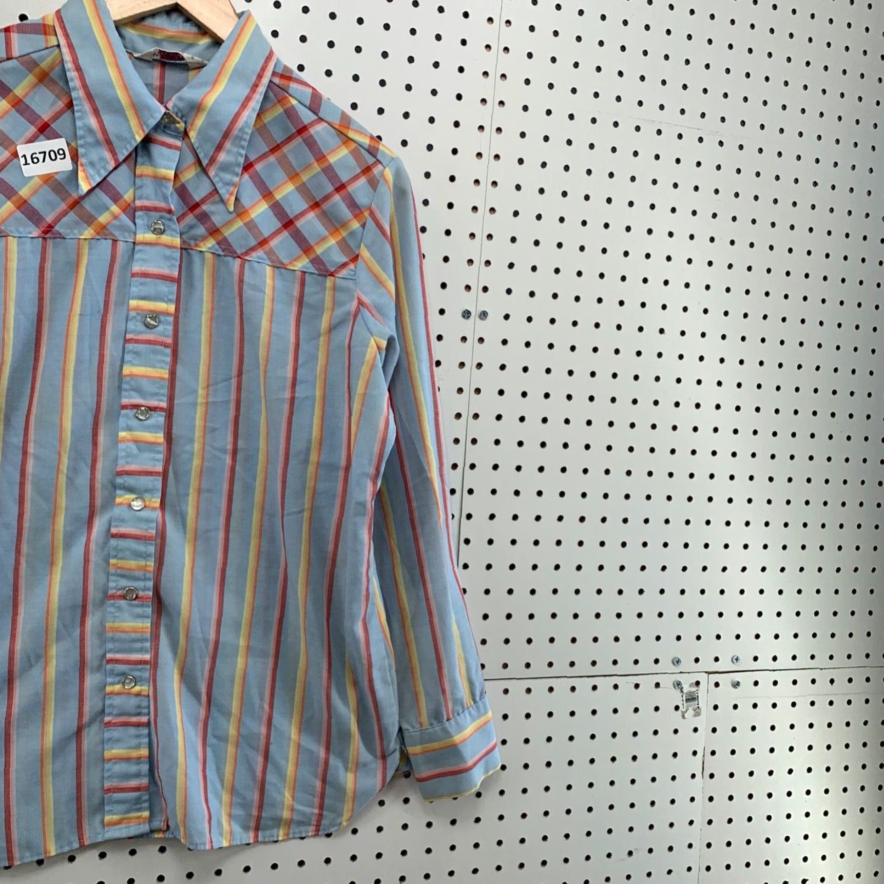 Wrangler VINTAGE Wrangler Womens Snap Western Shirt Sz 40 Fits Large 22X29 Vertical Strip Size L / US 10 / IT 46 - 4 Thumbnail