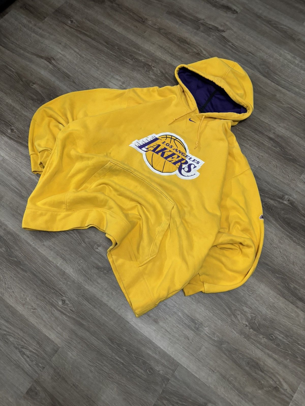 Nike Vintage Los Angeles Lakers Nike Center Check Swoosh Hoodie Size US XXL / EU 58 / 5 - 2 Thumbnail