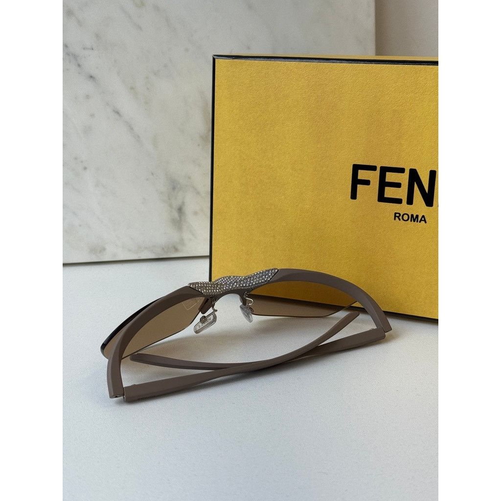 Fendi NEW Fendi FE40176U Crystal Mask Sunglasses Beige $1210 Size ONE SIZE - 10 Thumbnail