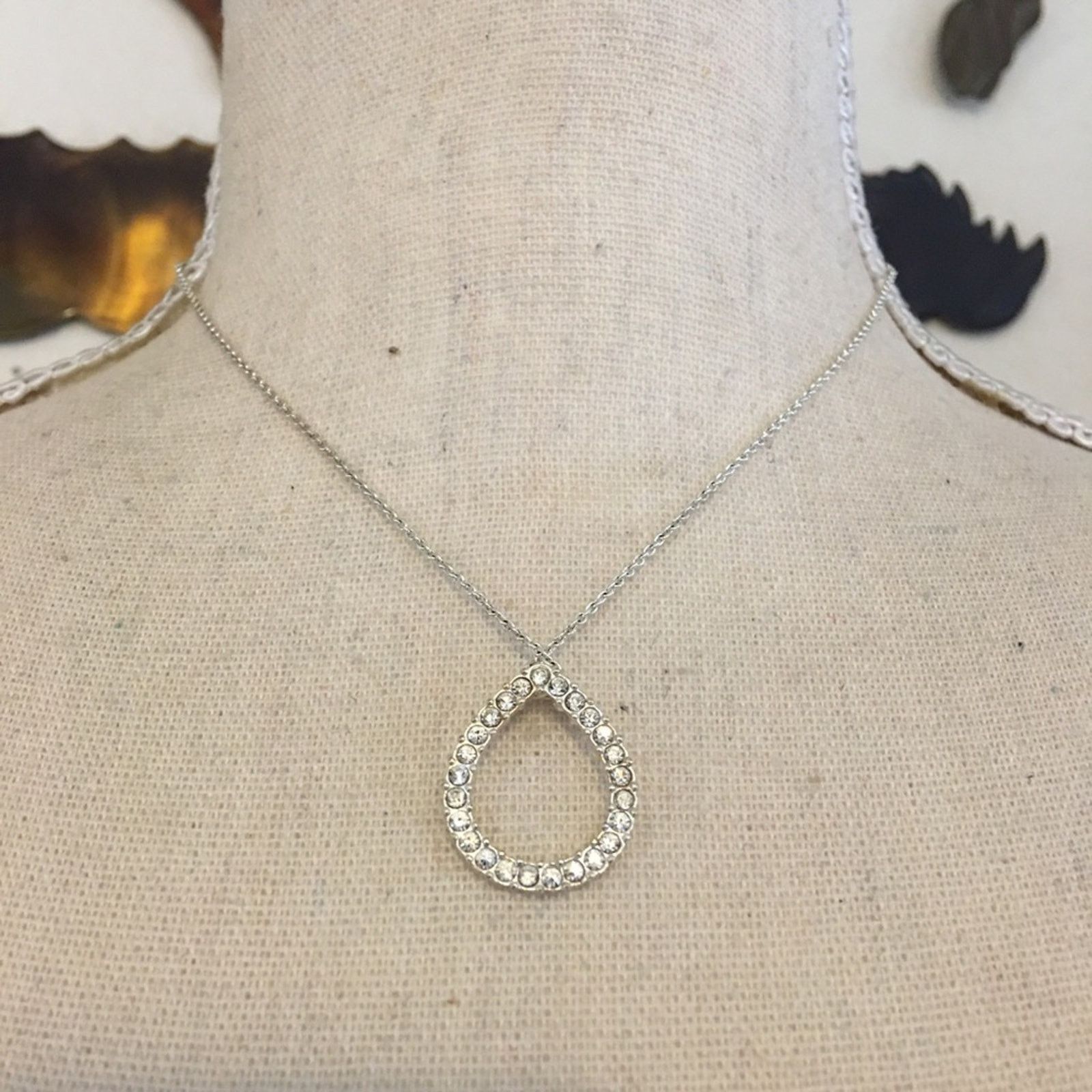 Vintage Vintage Avon rhinestone pendant on silver chain Size ONE SIZE - 1 Thumbnail