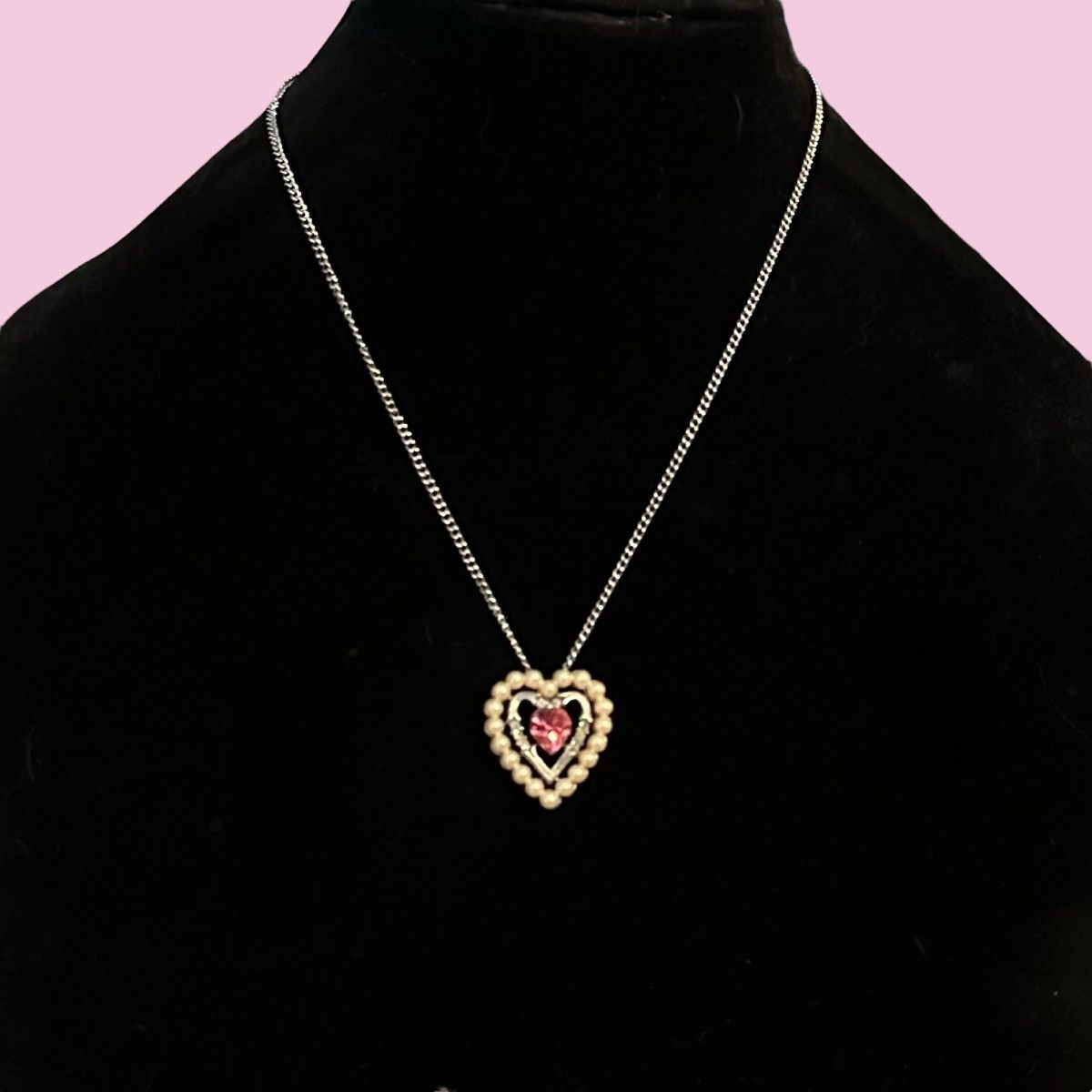 Other × Vintage Vintage Avon Dear Heart Pearl/Crystal heart pendant necklace Size ONE SIZE - 1 Thumbnail