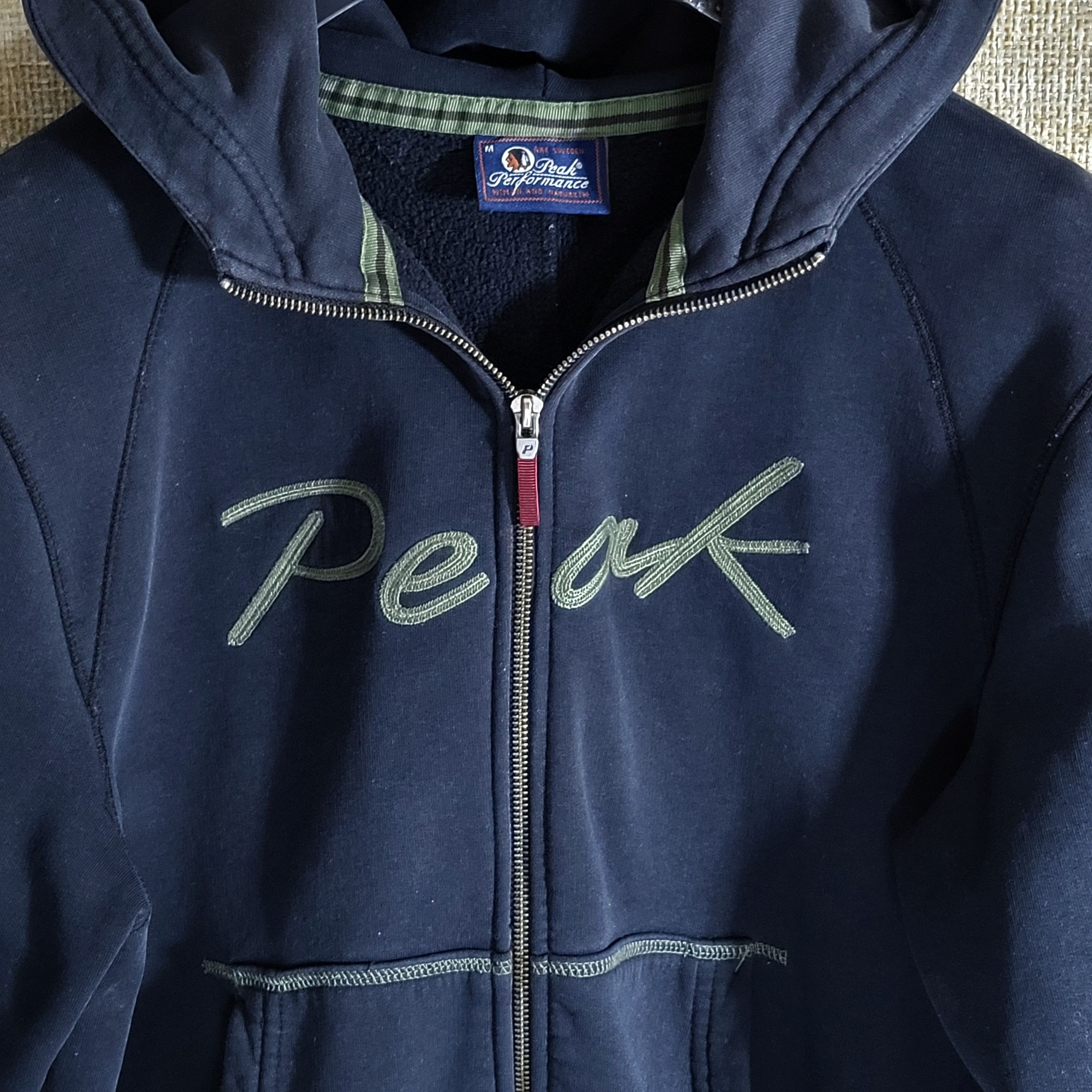 Peak Performance Vintage Peak Performance Hoodie Surf Style SK8 Streetwear Size US M / EU 48-50 / 2 - 3 Thumbnail