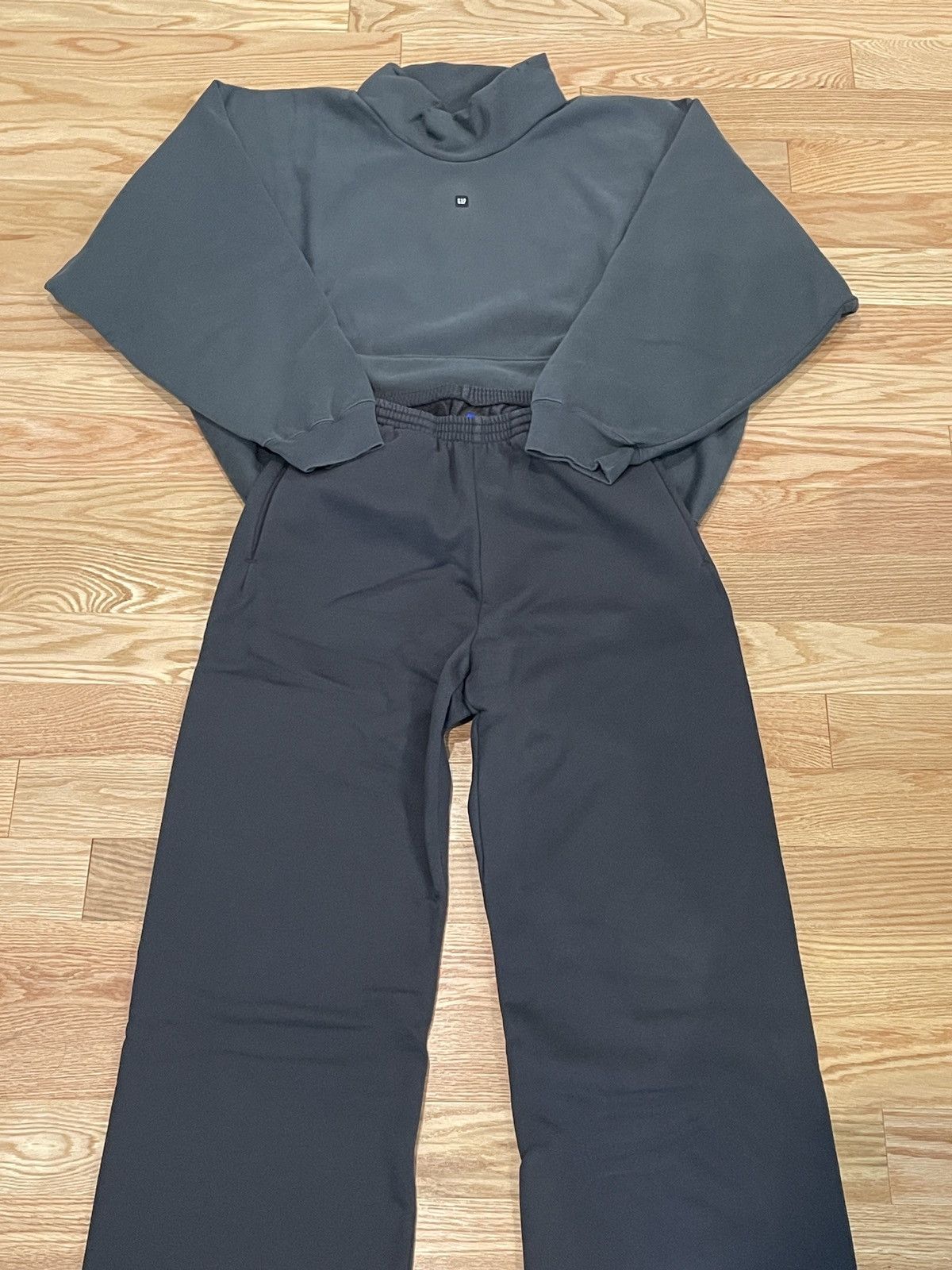 Balenciaga × Gap × Kanye West Yeezy Gap Balenciaga Sweatsuit Size US M / EU 48-50 / 2 - 1 Thumbnail