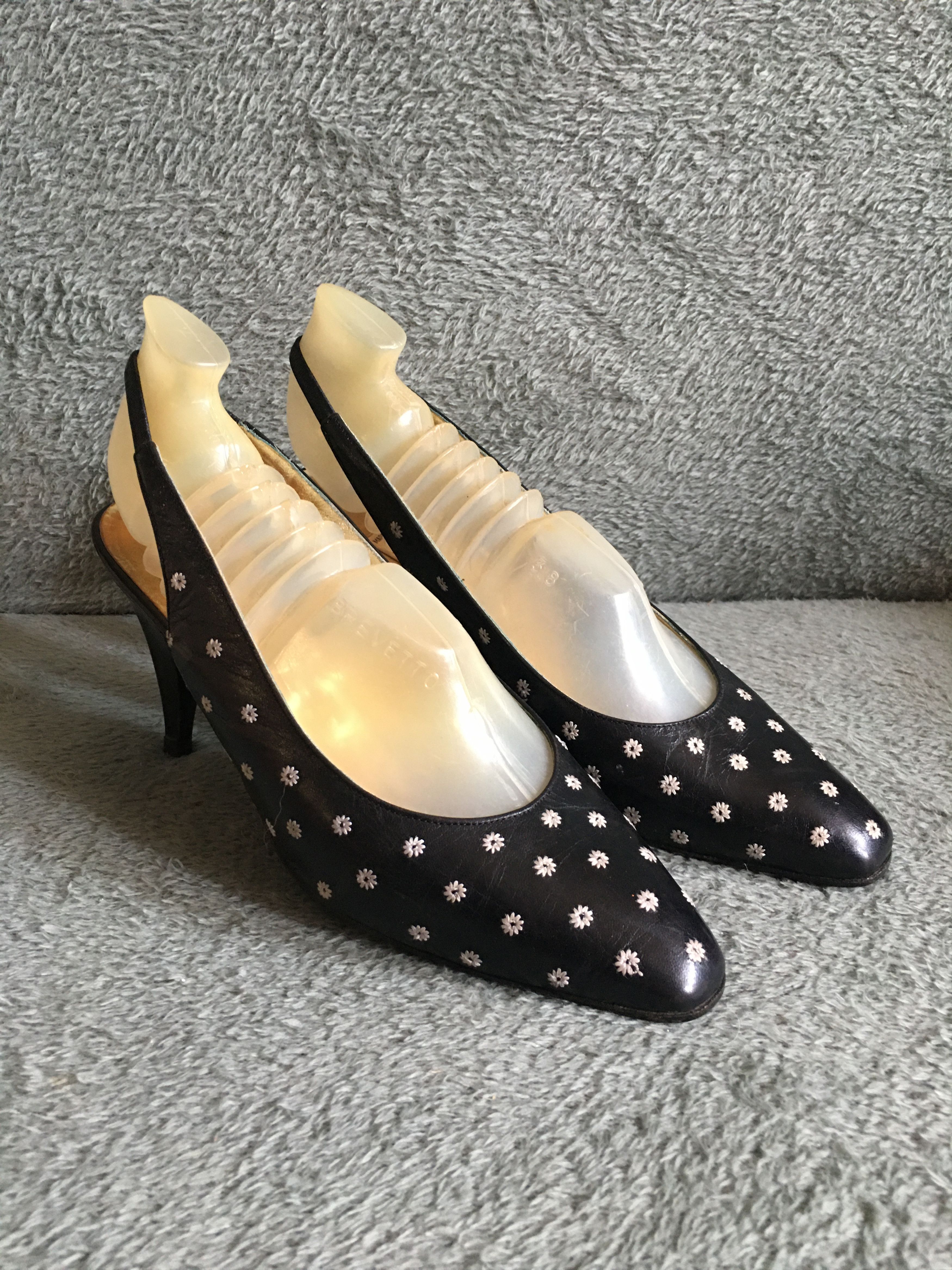Valentino Valentino Garavani Leather Flowers Design Heels Size 8.5 Size US 8.5 / IT 38.5 - 1 Thumbnail