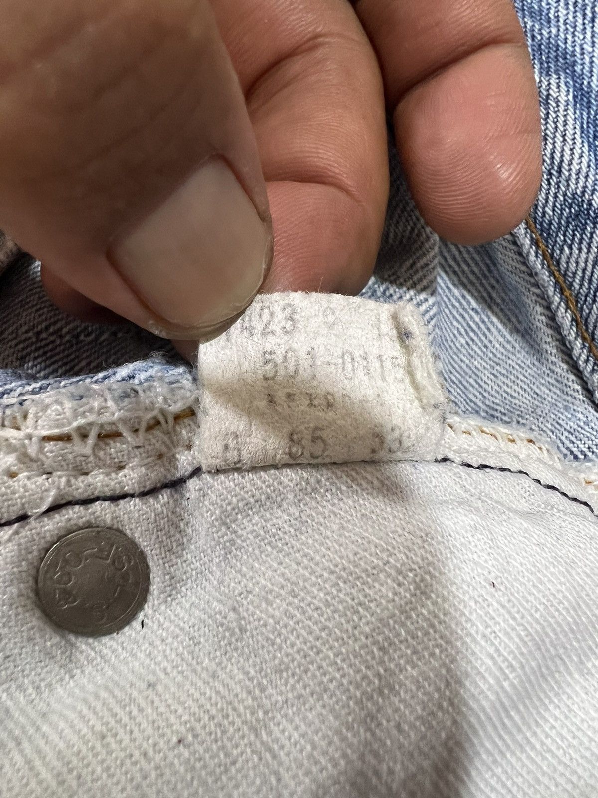 Levi's Vintage Clothing 🔥Vintage Levis 501 Button 532 Distressed Denim Size US 31 - 15 Thumbnail