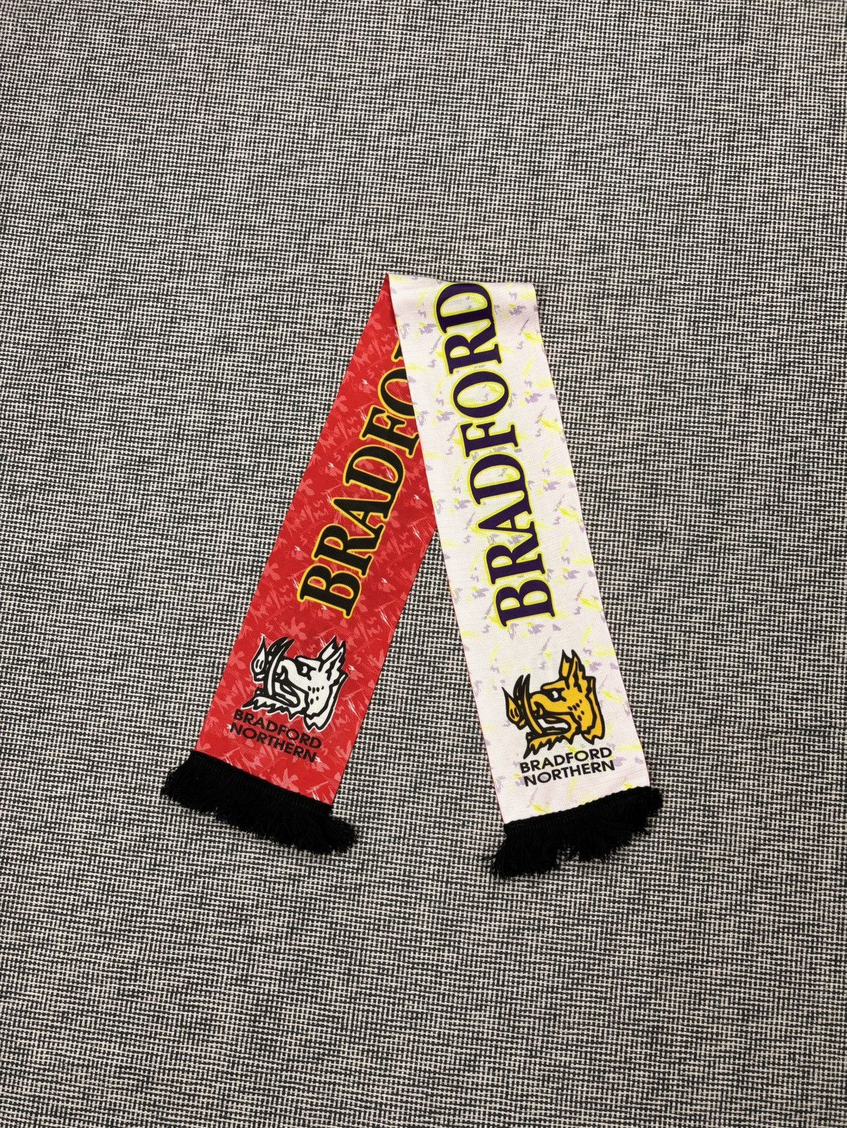 Other Vintage 80s Bradford Northern (Bulls) rugby fan scarf Size ONE SIZE - 1 Thumbnail