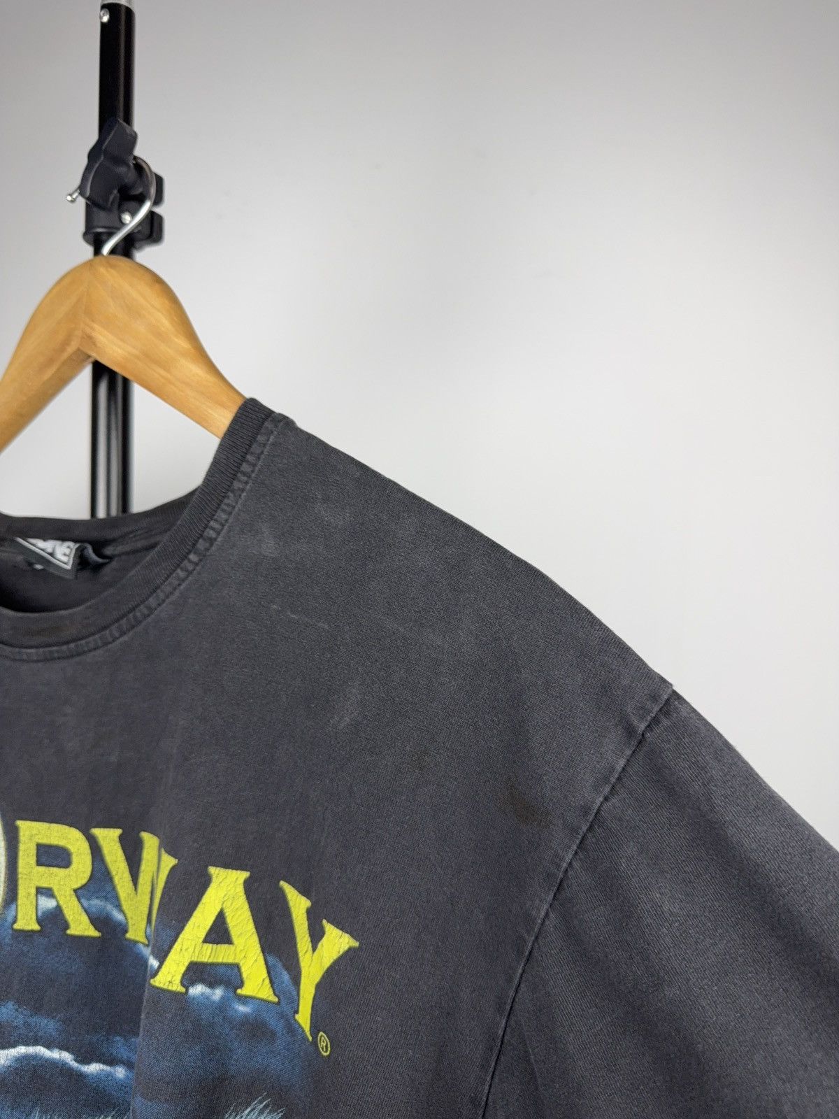 Vintage Vintage 90s Animal Native Norway Wolf Moon Graphic Tee Size US L / EU 52-54 / 3 - 14 Thumbnail