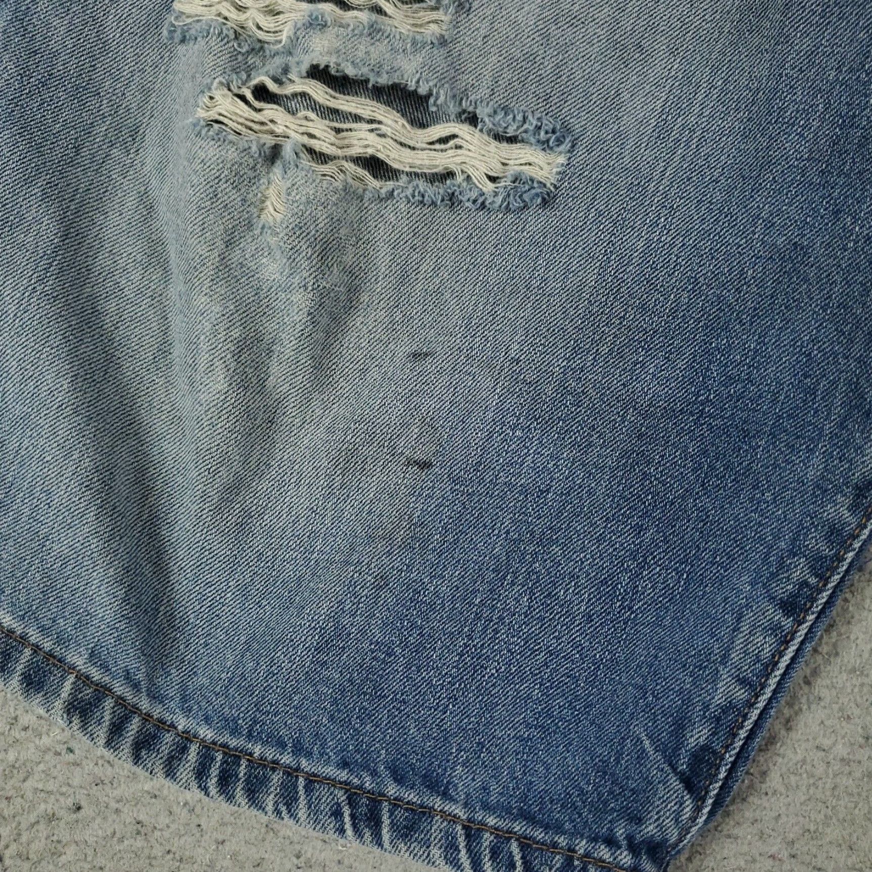 Levi's Levis Strauss 569 Shorts Mens Size 36 Blue Distressed Loose Fit Denim Jeans * Size US 36 / EU 52 - 7 Thumbnail