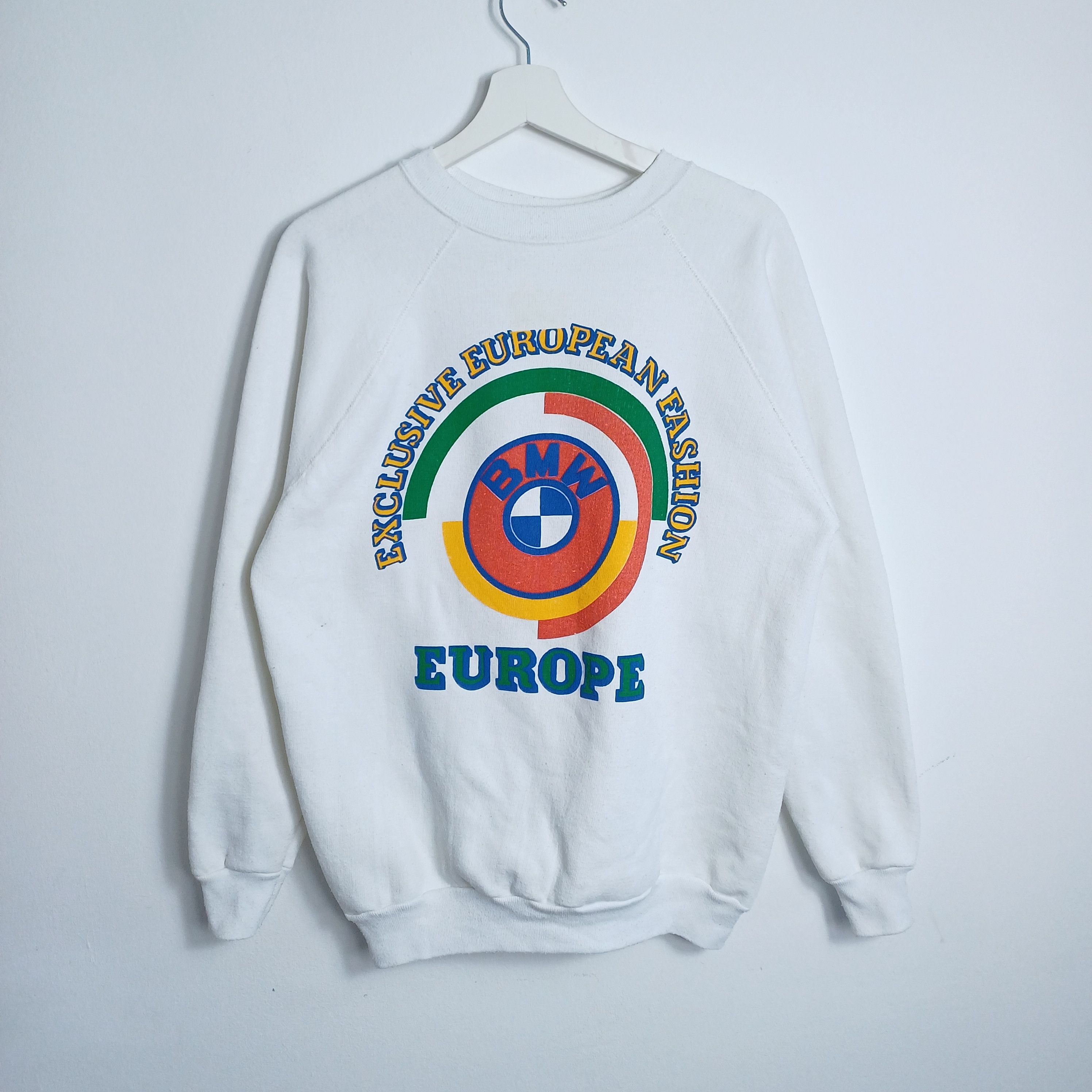 Vintage Vintage 80s BMW Germany F1 Car Big Logo White Crewneck XL Size US XL / EU 56 / 4 - 1 Thumbnail