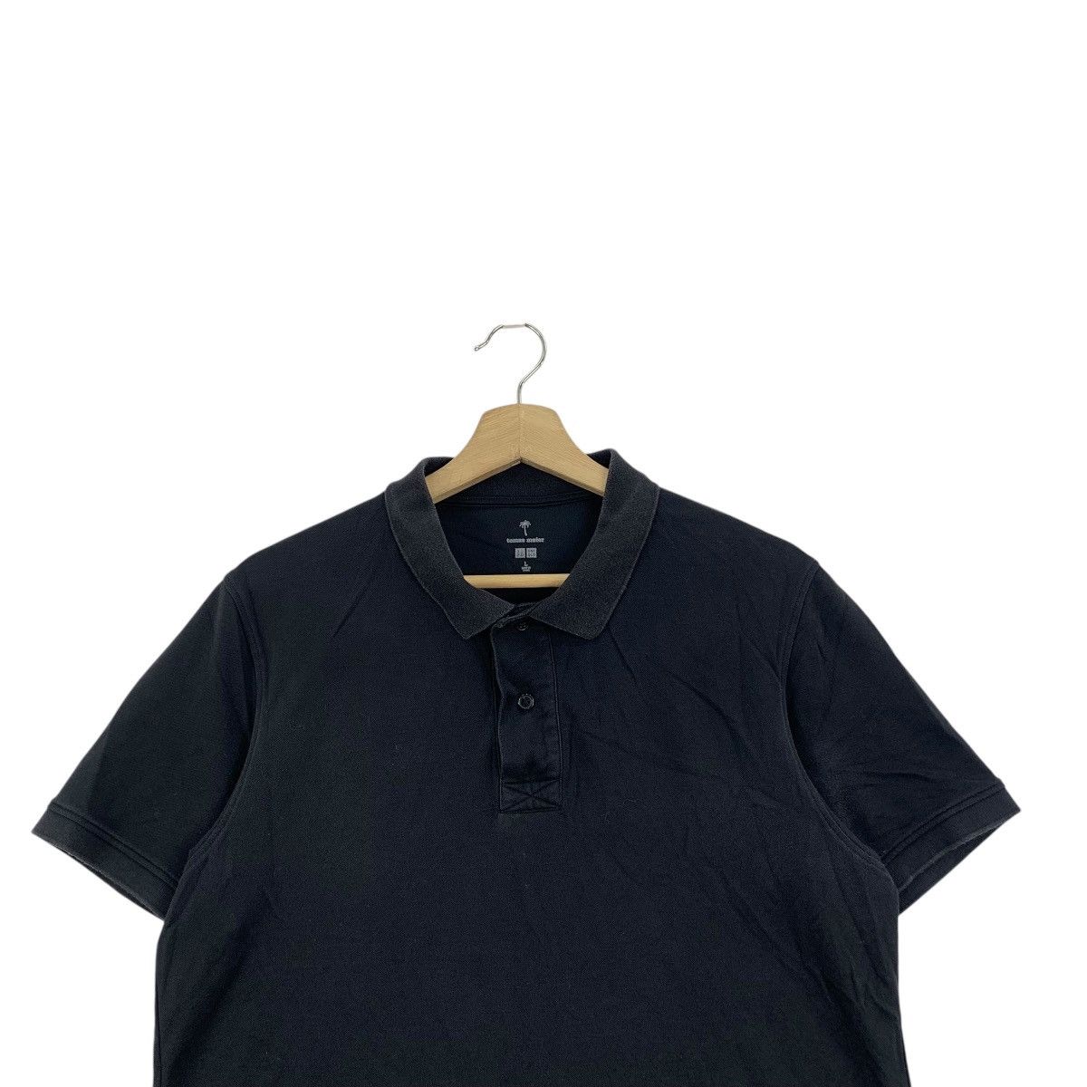 Uniqlo TOMAS MAIER x UNIQLO Collection Minimalist Polo Tee Shirt Size US L / EU 52-54 / 3 - 2 Thumbnail
