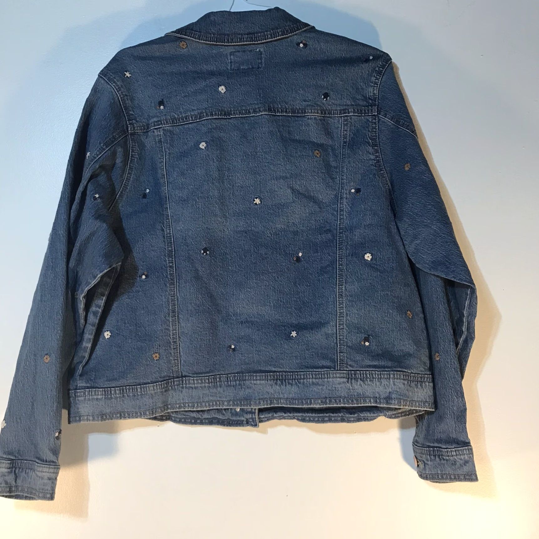Vintage VINTAGE Universal Thread Denim Jacket Women Plus Size 2X Floral Embroidery Blue Casual Fall Winter Size 40" / US 18 - 4 Thumbnail