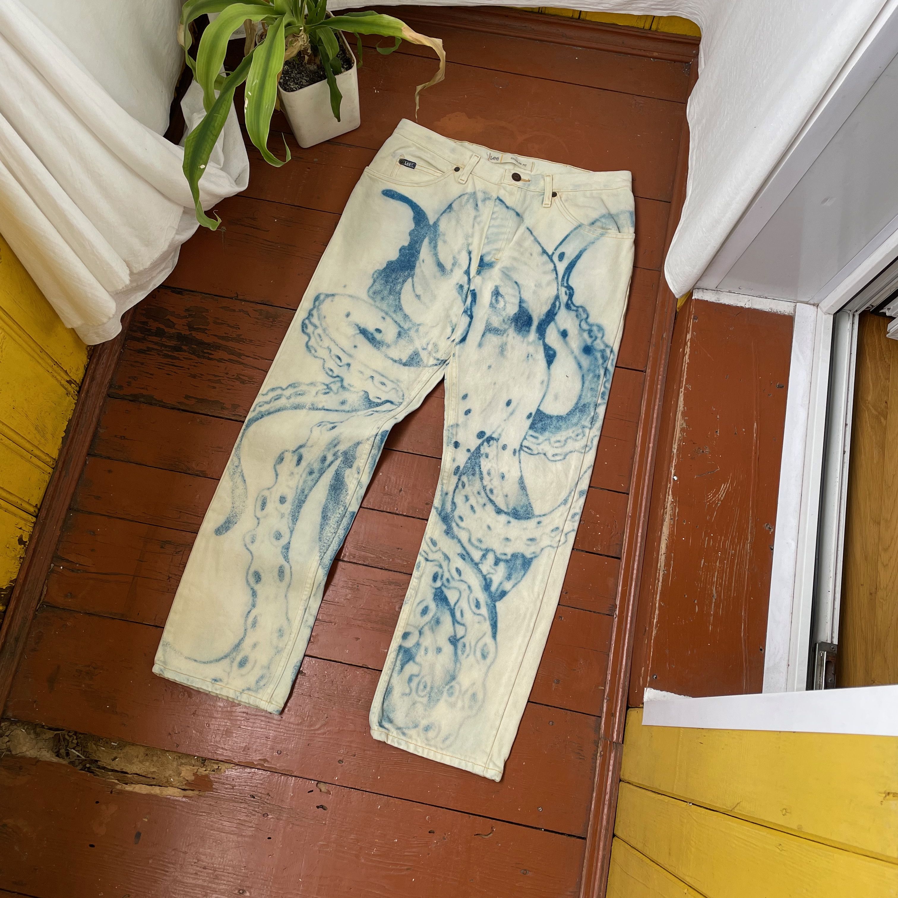 Lee Lee jeans very rare custom print octopus sguid 🦑 Size US 34 / EU 50 - 4 Thumbnail