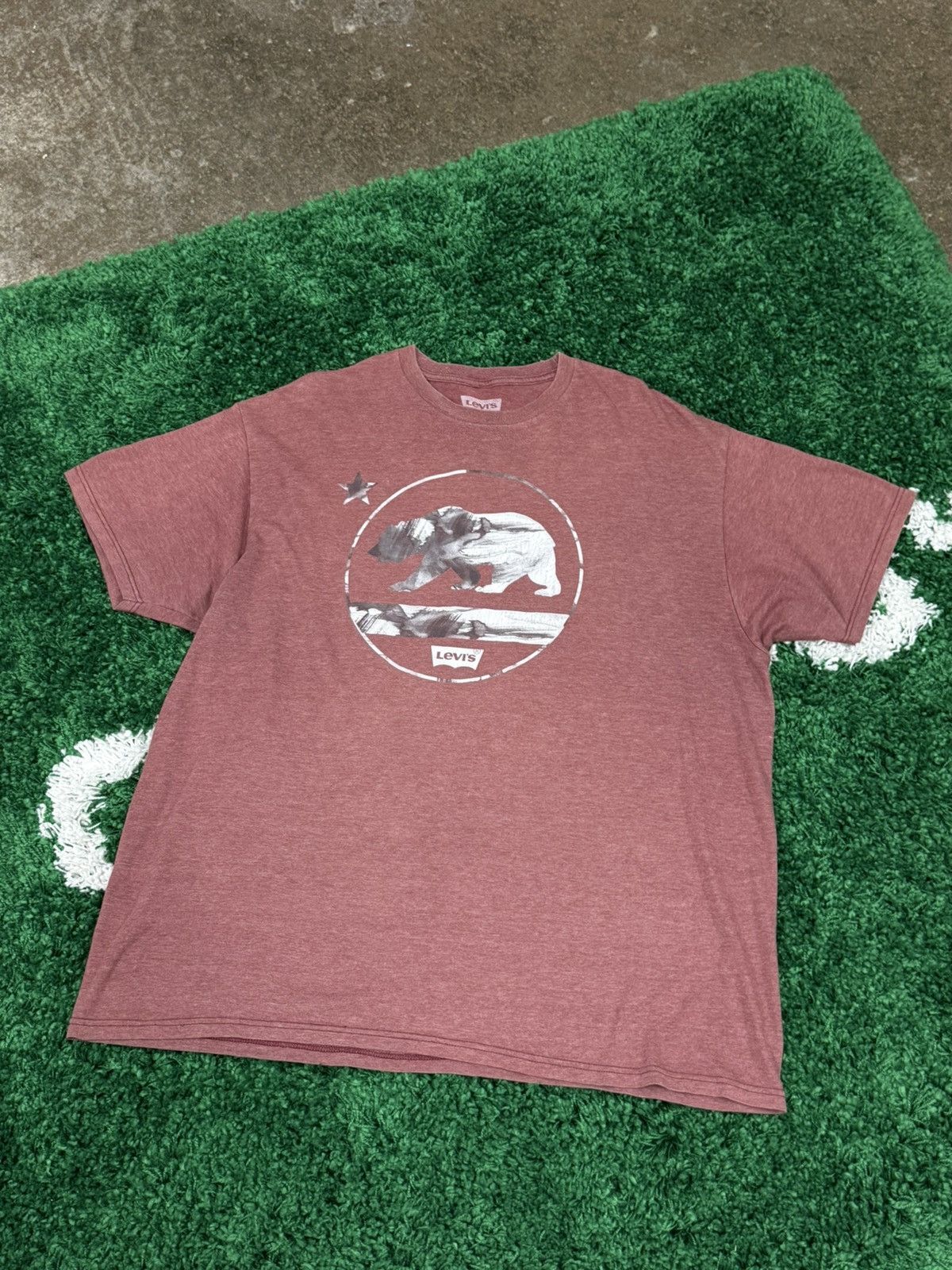 Levi's Levi's Stratus Bear Red Burgundy Maroon Logo Tee XL Size US XL / EU 56 / 4 - 1 Thumbnail