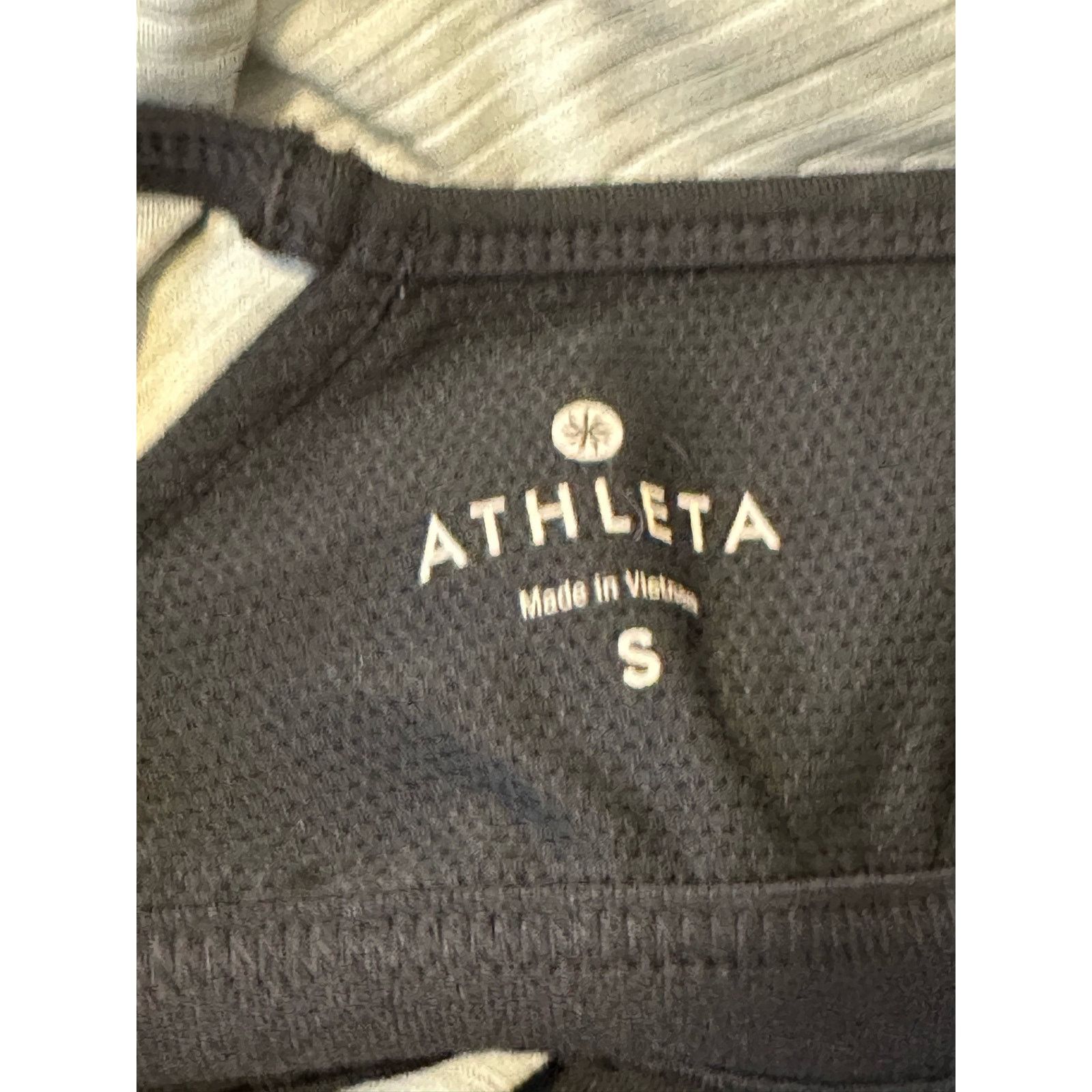 Athleta Athleta gray black build in bra tank top size small Size S / US 4 / IT 40 - 3 Thumbnail