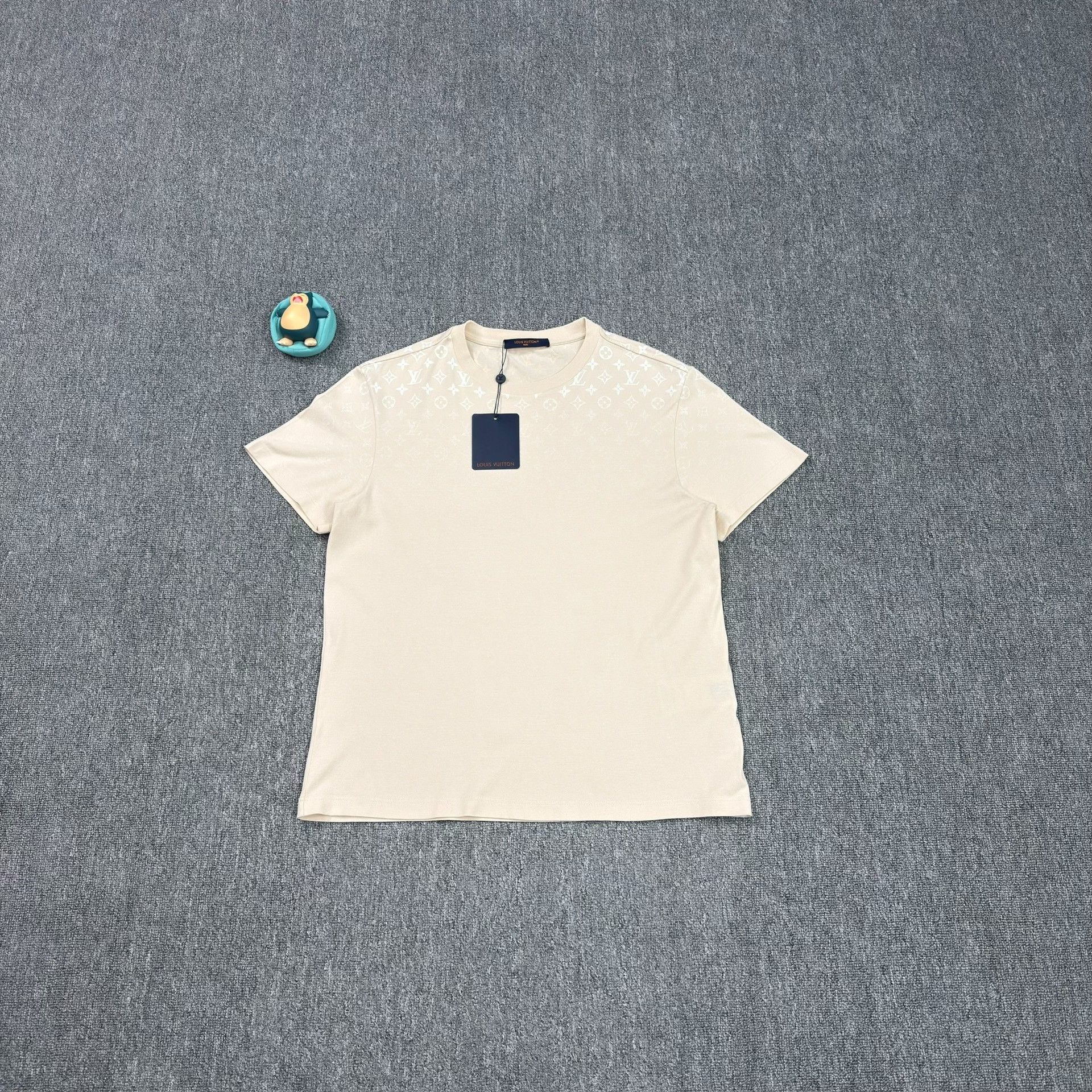 Louis Vuitton Louis Vuitton Monogram Gradient T-Shirt M Size US M / EU 48-50 / 2 - 1 Thumbnail