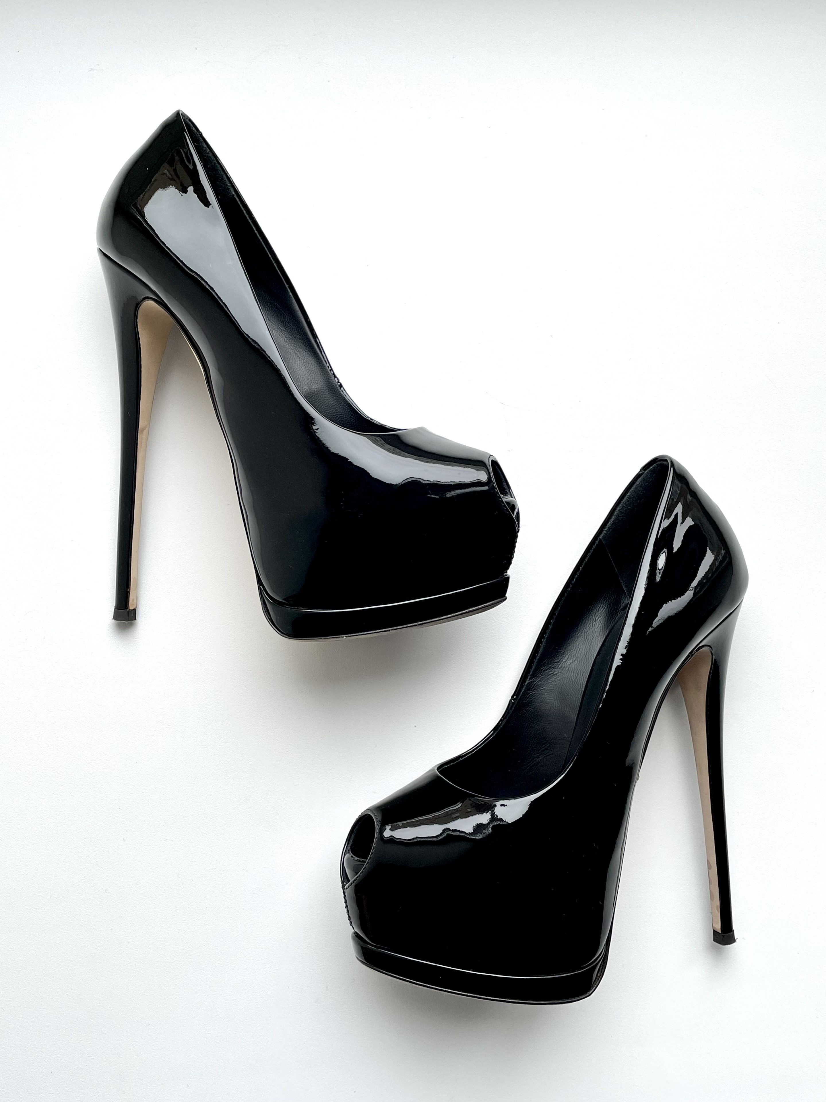 Giuseppe Zanotti Giuseppe Zanotti Black Patent Pumps 35 EU Size US 5 / IT 35 - 1 Thumbnail