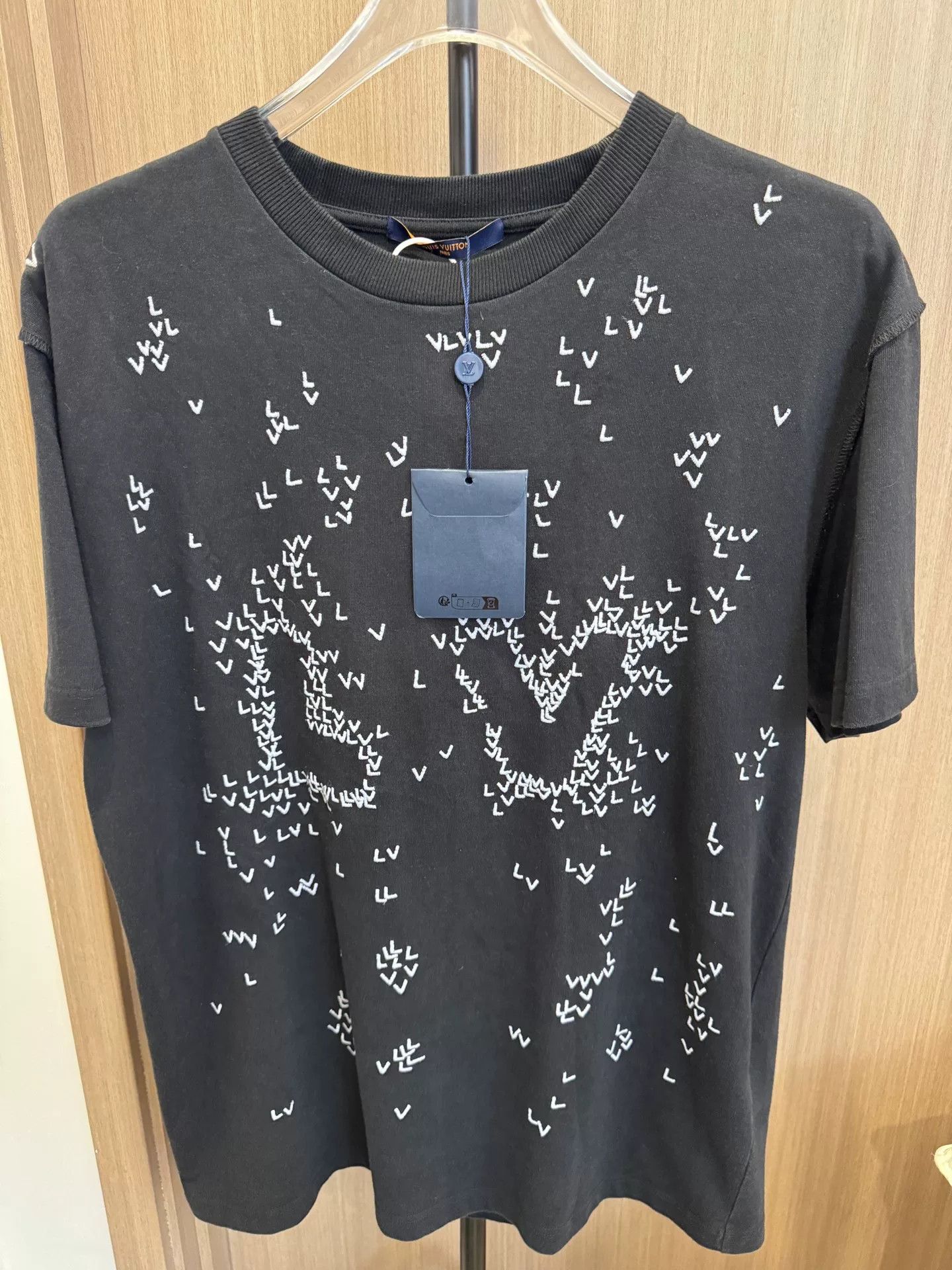 Louis Vuitton Louis Vuitton Logo Embroidered Short Sleeve Shirt Size US M / EU 48-50 / 2 - 1 Thumbnail