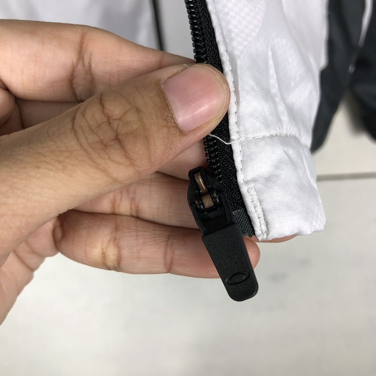 Oakley 🔥RUNNING JACKET ZIPPER LIGHT OAKLEY Size US M / EU 48-50 / 2 - 16 Thumbnail