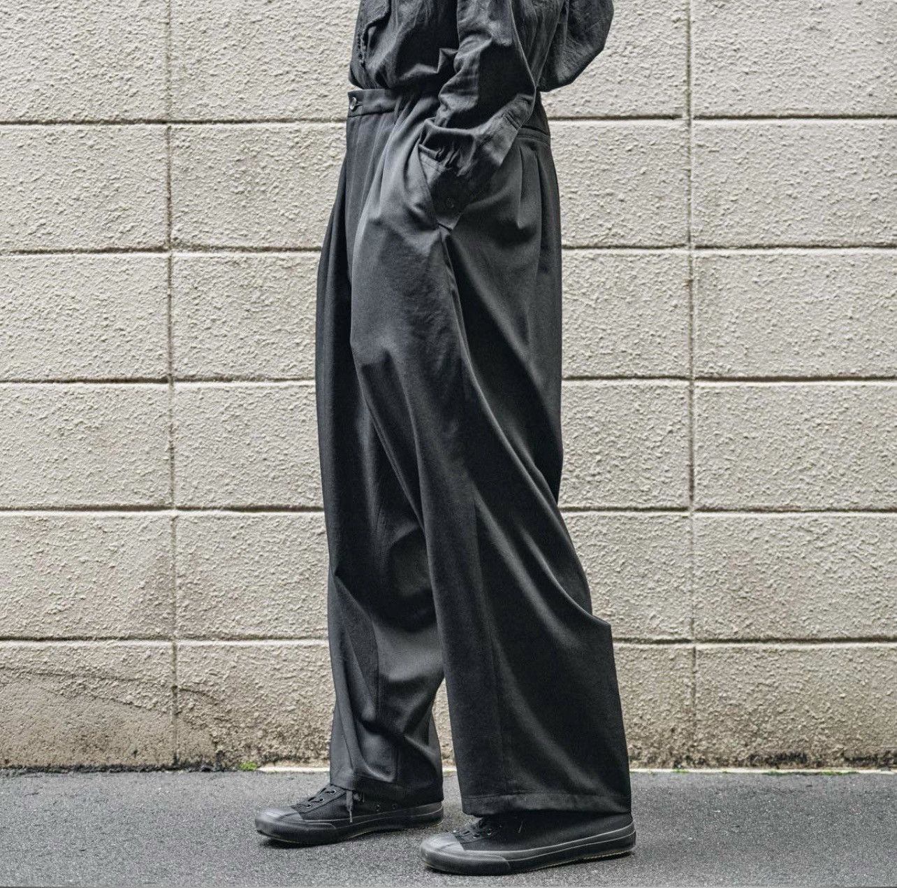 Yohji Yamamoto Yohji Yamamoto Pour Homme 12 Tuck Thick Wide Trousers Size US 34 / EU 50 - 2 Thumbnail