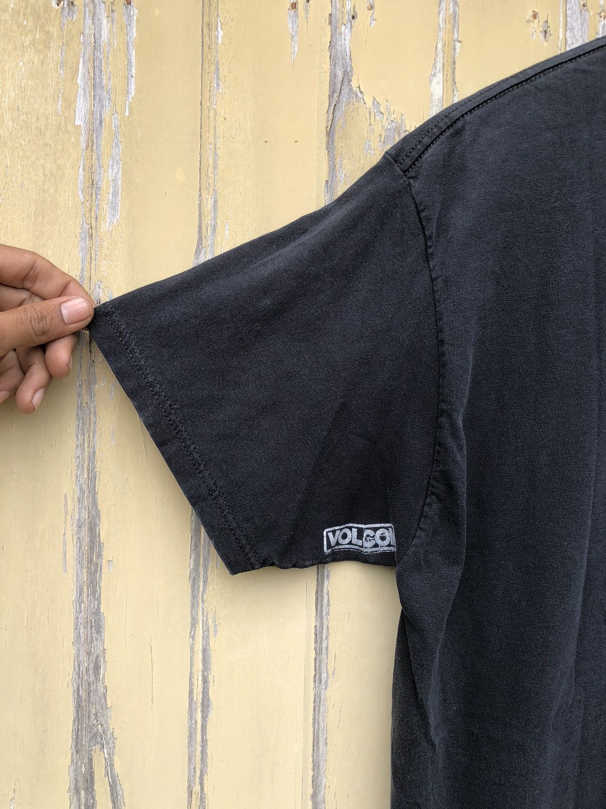 Vintage × Volcom Vintage Y2K Volcom Big Logo Tshirts Size US L / EU 52-54 / 3 - 13 Thumbnail