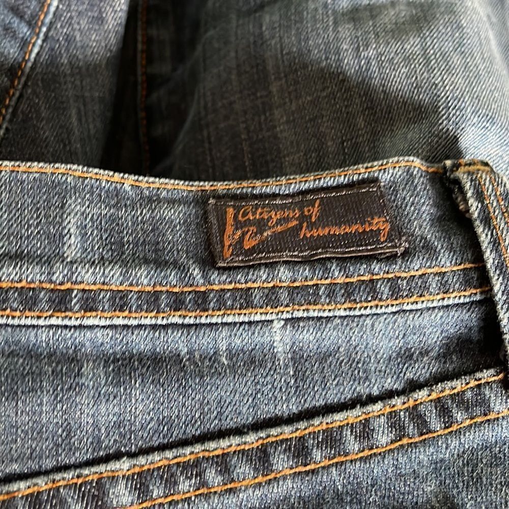 Citizens Of Humanity Citizens of Humanity Ingrid low waist flare distressed medi Size 31" - 6 Thumbnail
