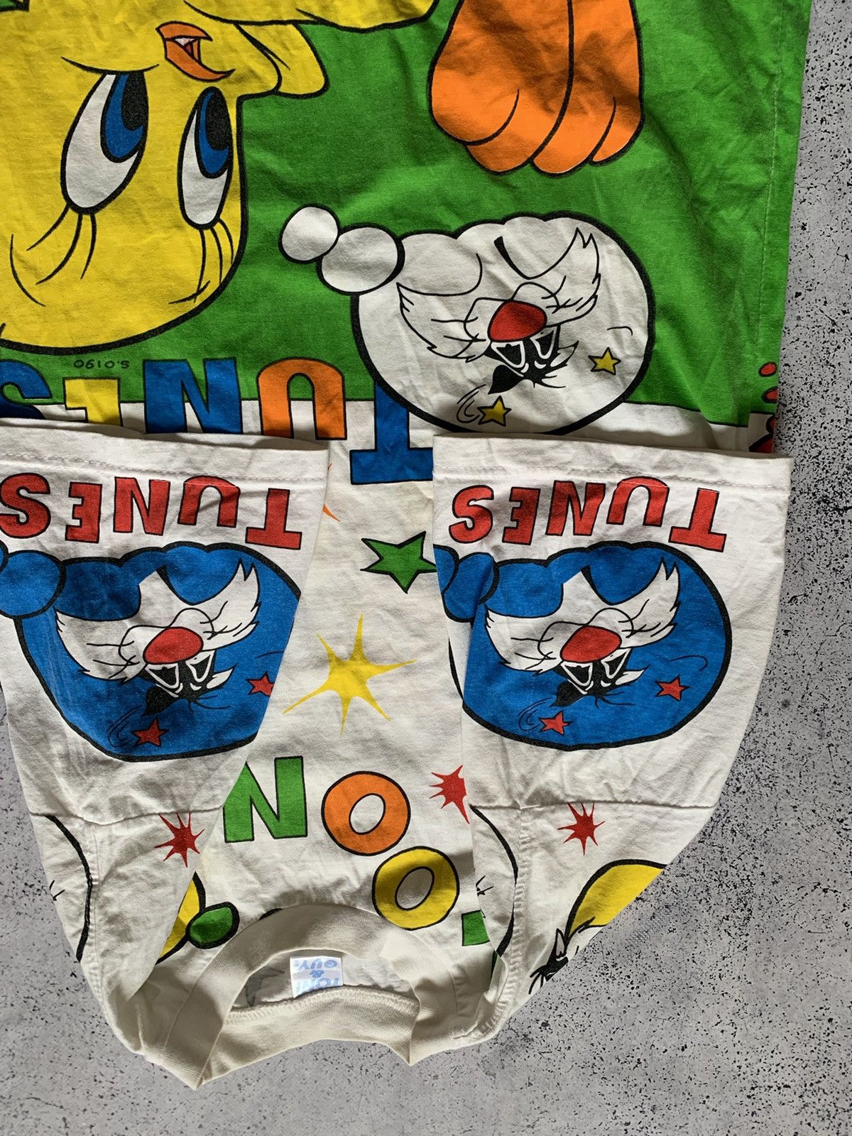 Cartoon Network Vintage Looney Tunes T-shirt Toni & Guy Tee Y2K USA Size US L / EU 52-54 / 3 - 6 Thumbnail