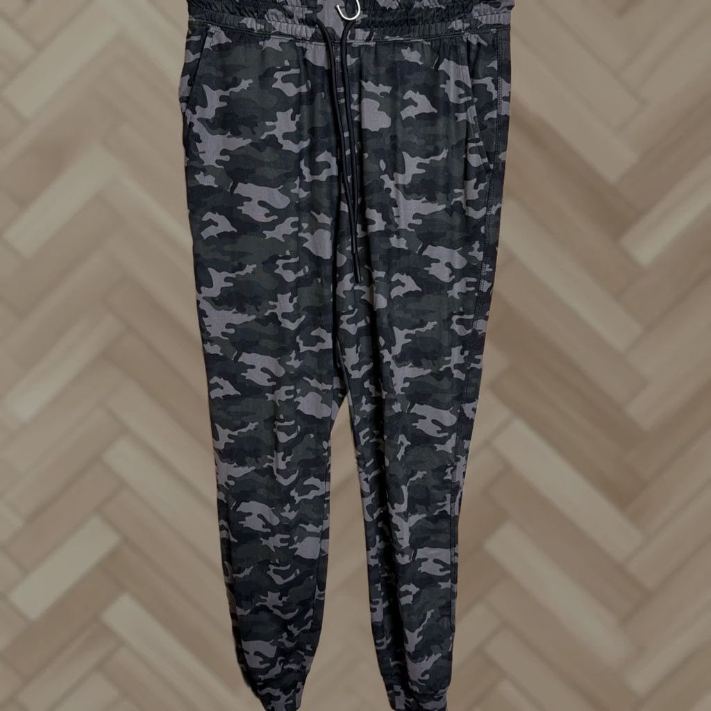 Fabletics Fabletics Womens Camo Joggers Gray Drawstring Size S Pants Activewear Athleisure Pockets Casual Womens Size 28" / US 6 / IT 42 - 1 Thumbnail