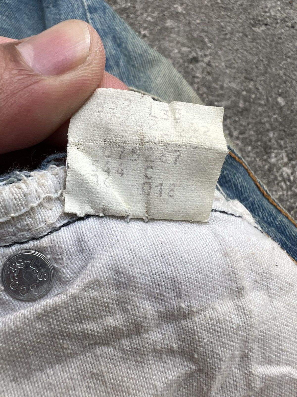 Levi's Vintage 80’s Levi’s 501 Distress Mud Wash Jean Very Rare Size US 31 - 24 Thumbnail
