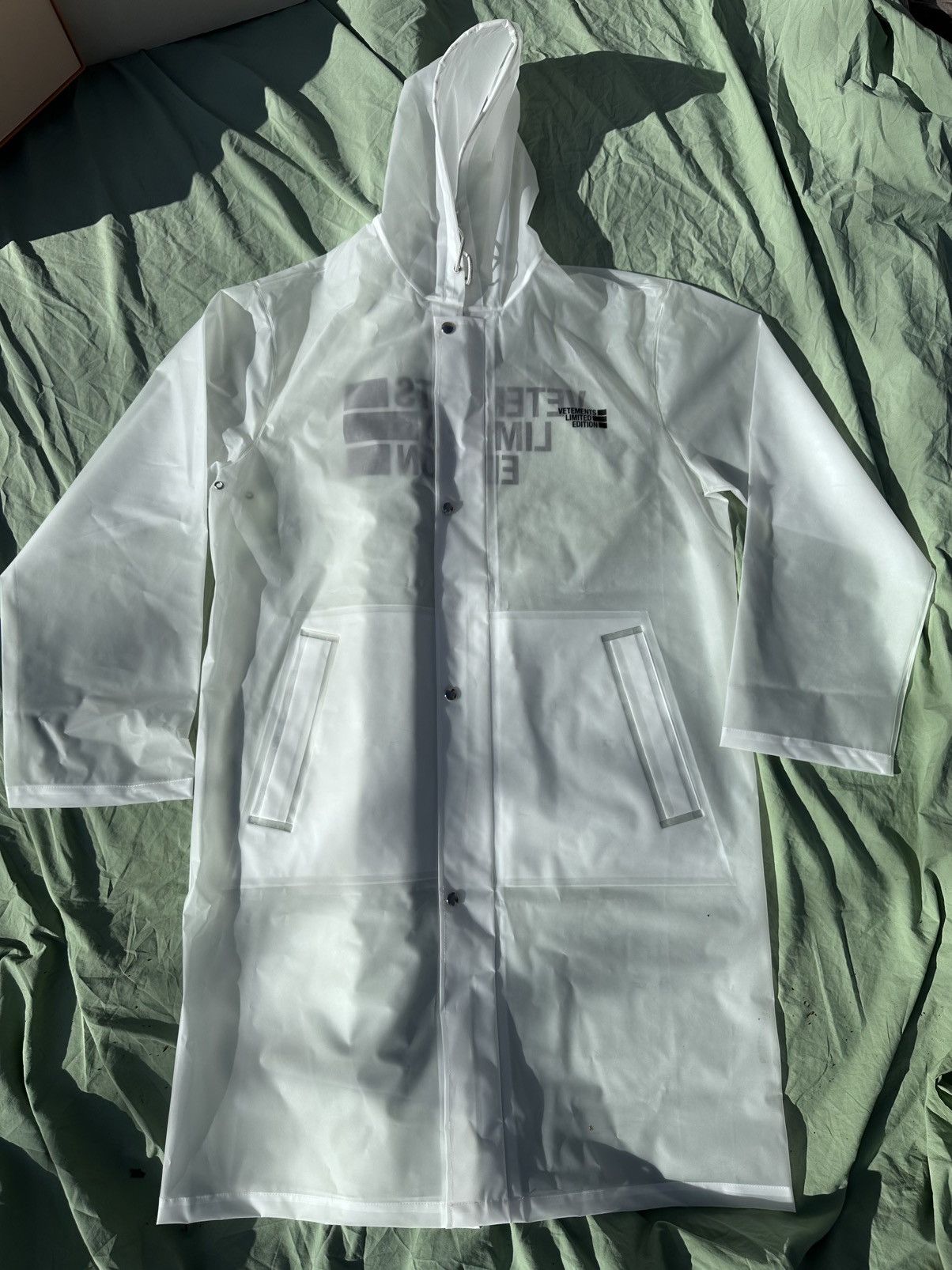Vetements Vetements Limited Edition transparent raincoat Size US XXL / EU 58 / 5 - 13 Thumbnail