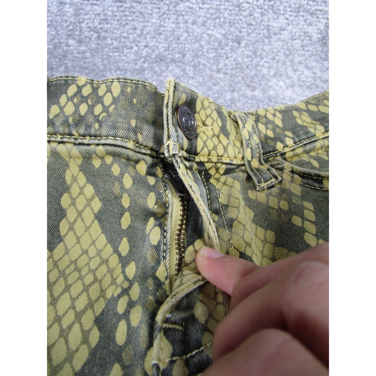 Vintage Current Elliott Womens Green Tan Snakeskin Pattern Stretch Skinny Pants 25 XL Extra Large Size 42" / US 20 - 2 Thumbnail